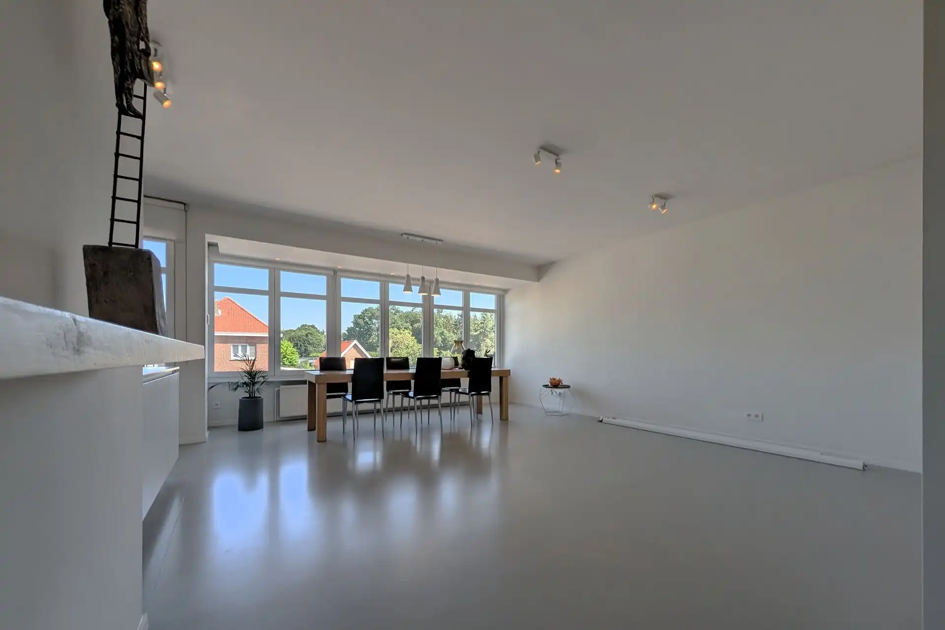 Instapklaar gerenoveerd appartement met 2 slaapkamers en 2 terrassen foto 8