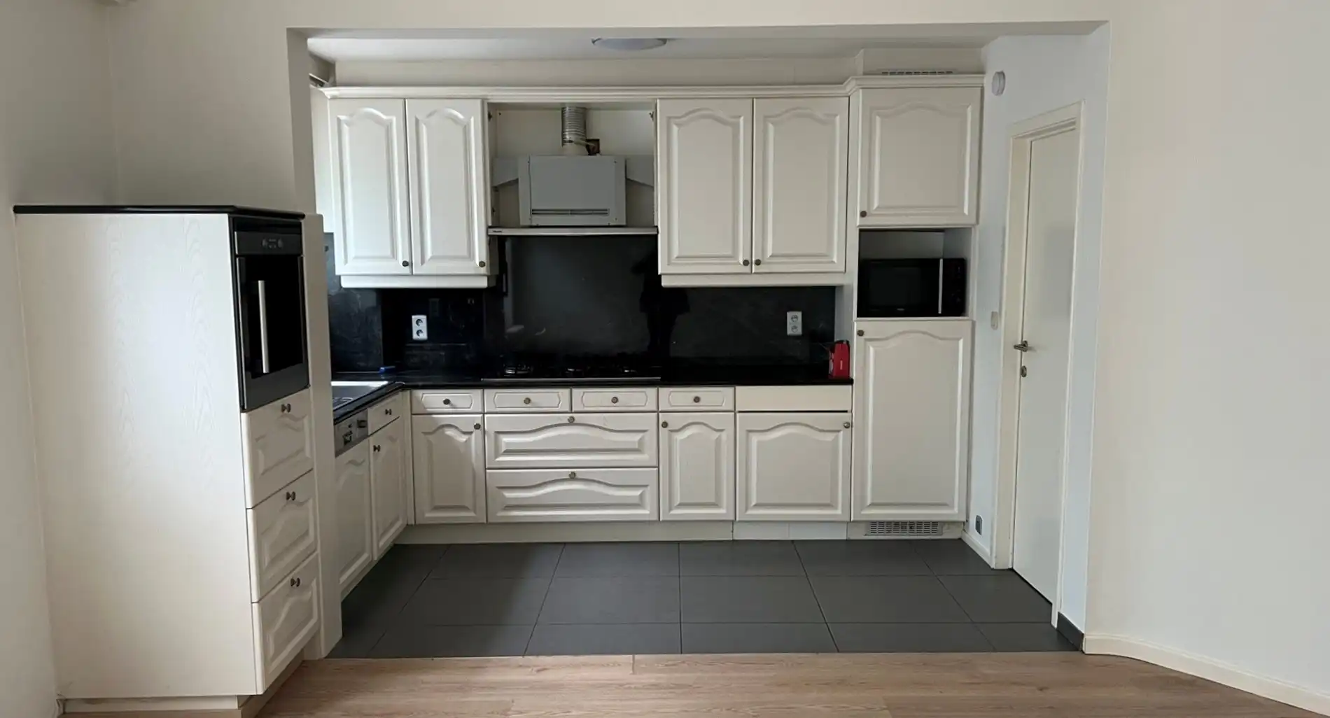 Gelijkvloers APPARTEMENT met 3 slpks, terras en garage foto 3