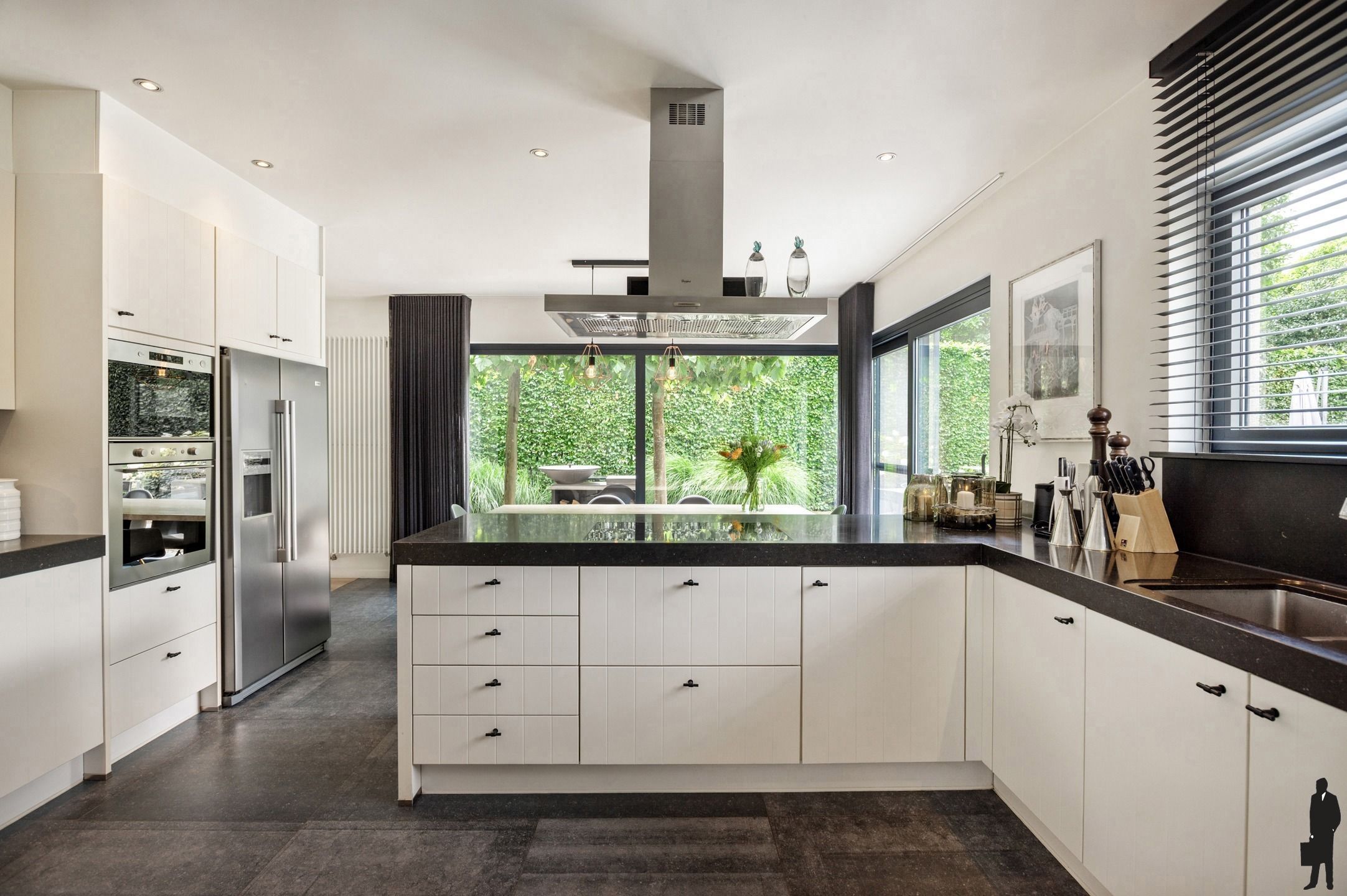 Prachtige familie villa op toplocatie met zwembad en ZW tuin foto 14