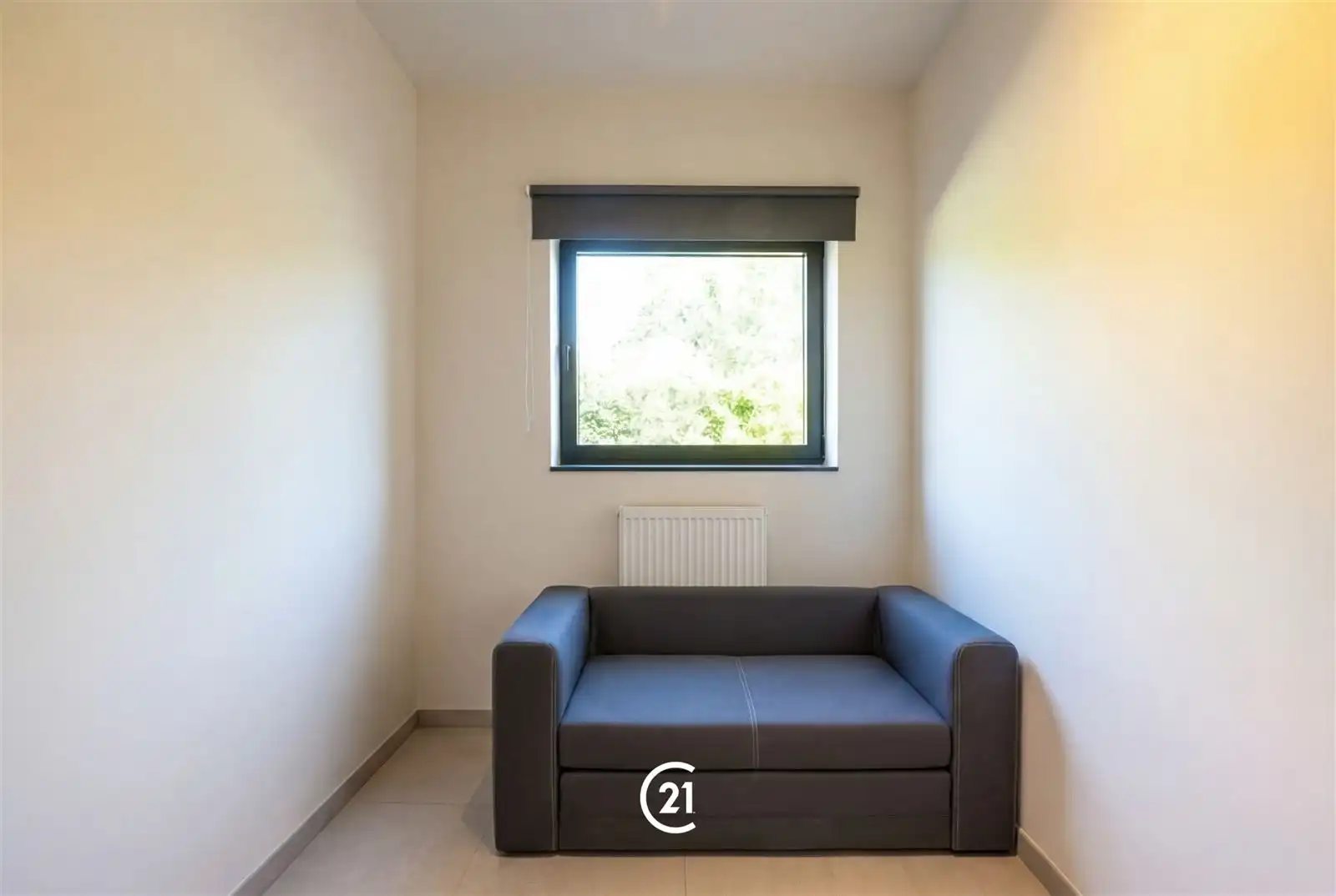 Modern 2 slaapkamer appartement met parkeerplaats foto 9