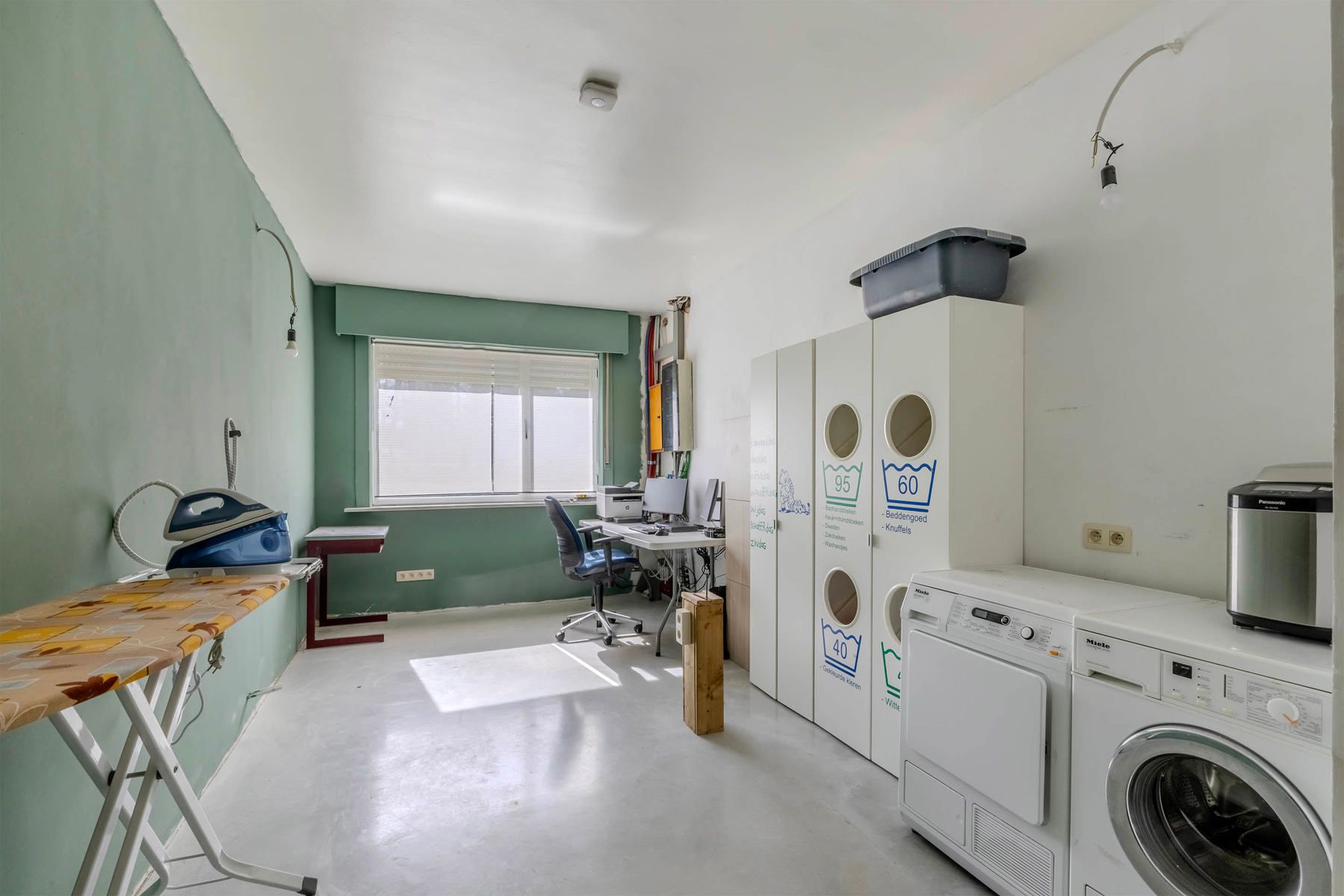 OB met o.a. 5 slaapkamers, 2 badkamers en ruim magazijn foto 13