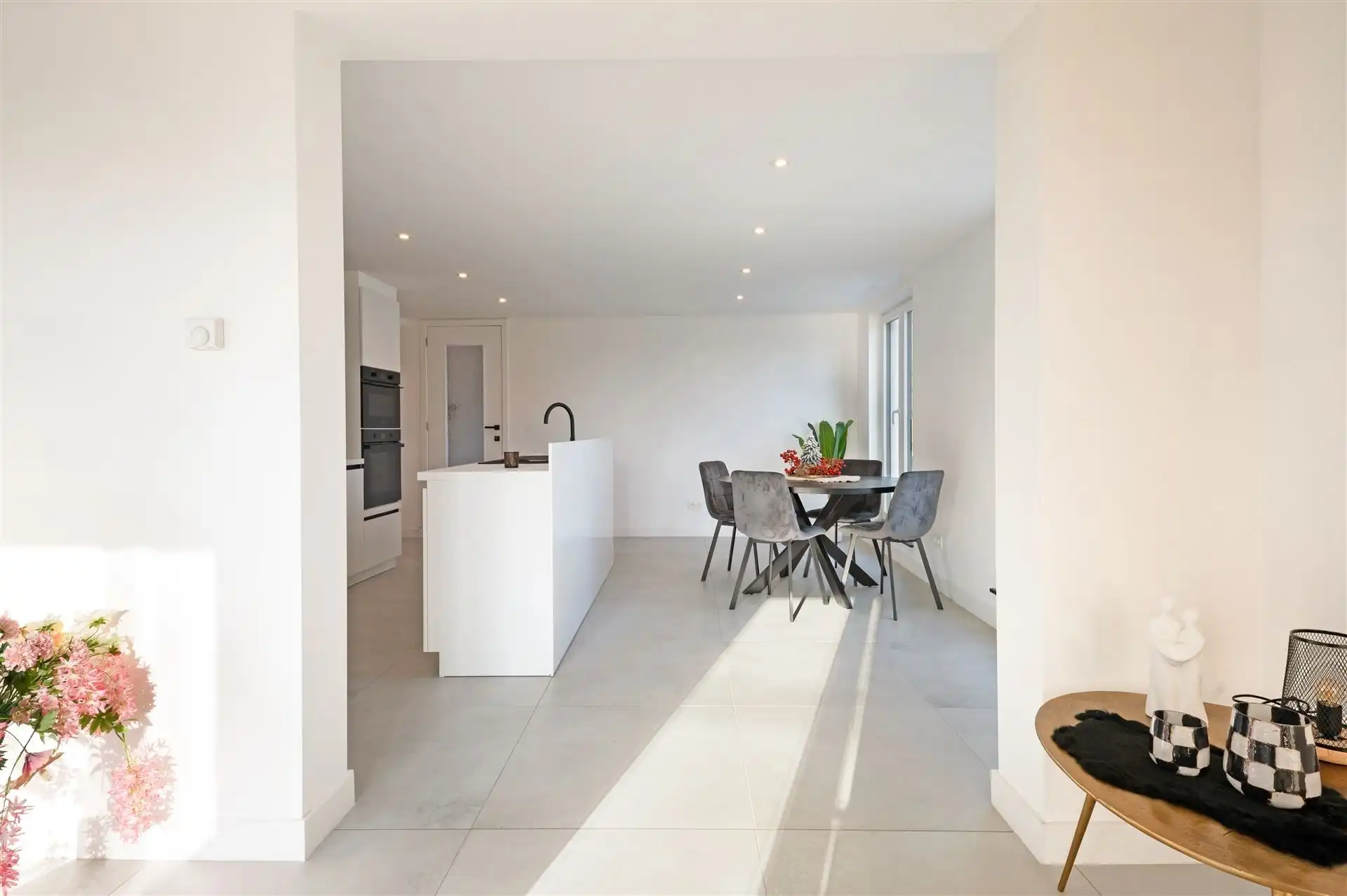 Volledig geroveerde, instapklare gezinswoning foto 5