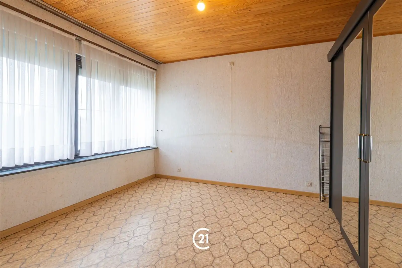Ruime gezinswoning in doodlopend straatje met 3 slaapkamers, tuin en garage foto 10