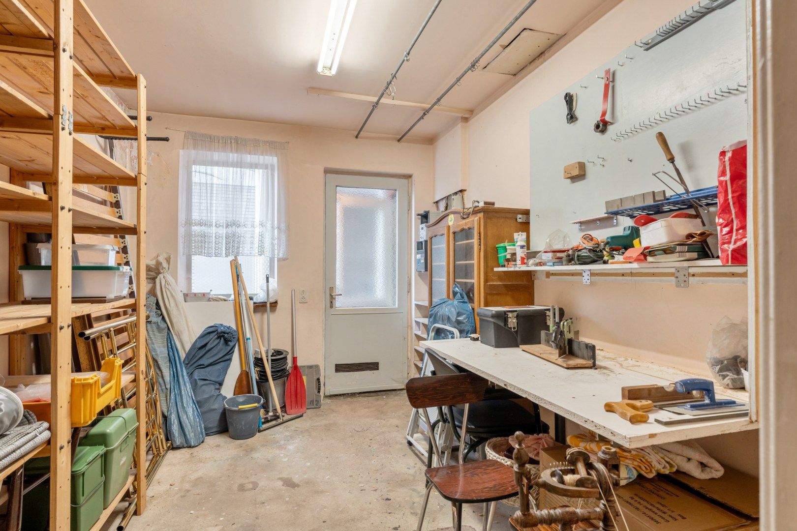 Centraal gelegen gebouw bestaande uit een handelspand op het gelijkvloers en een bovenliggend duplex-appartement! foto 28