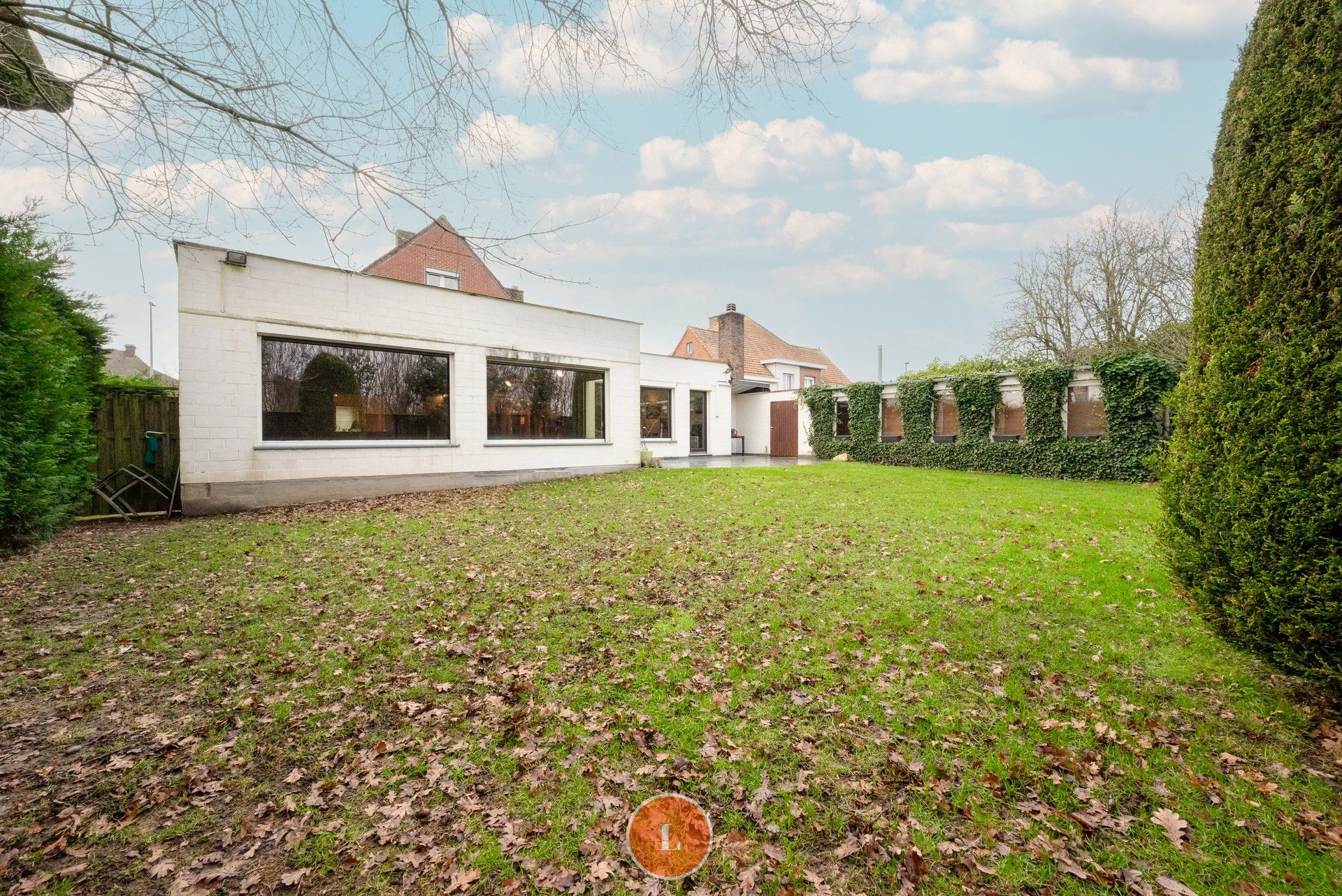 Statige villa met binnenzwembad, polyvalente ruimte en groene privacy foto 14