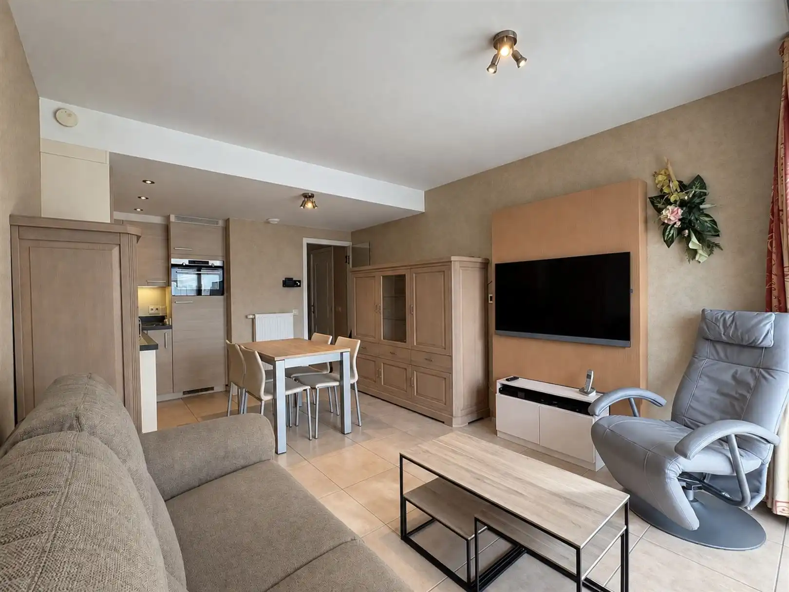 appartement foto {{pictureIndex}}