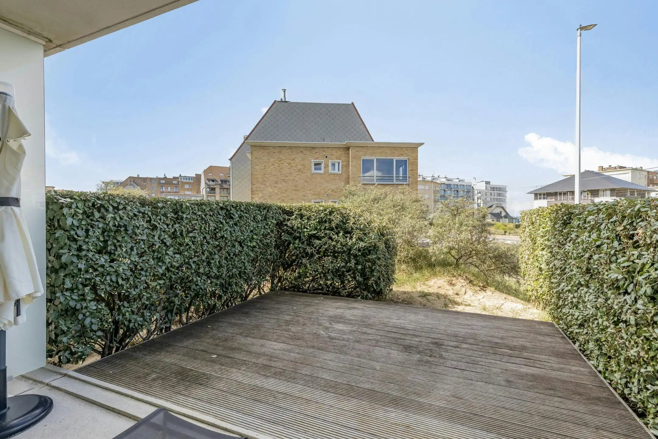 Modern appartement van Rietveld vlakbij zee in Sint-Idesbald foto 5