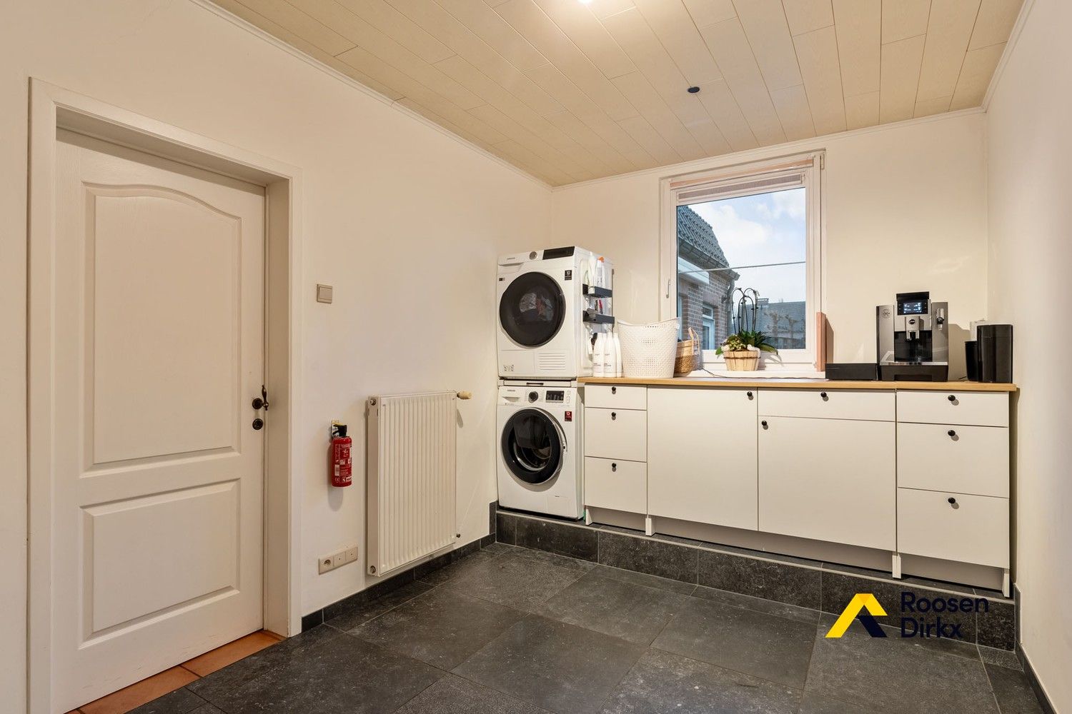 Karaktervolle gezinswoning met 3 slaapkamers, praktijkruimte en pool house op 6a13ca foto 23