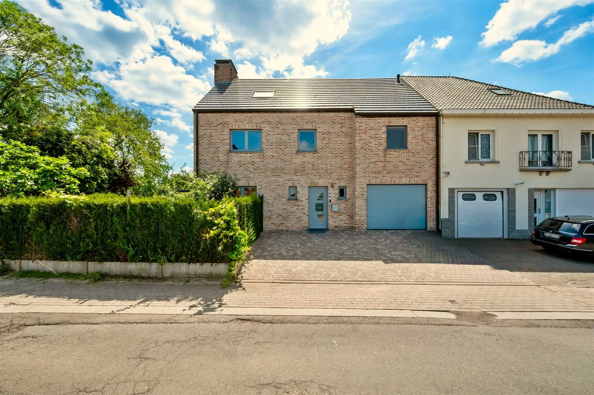 Knappe, ruime instapklare woning met 4 slpks, 2 bdks en tuin foto 2