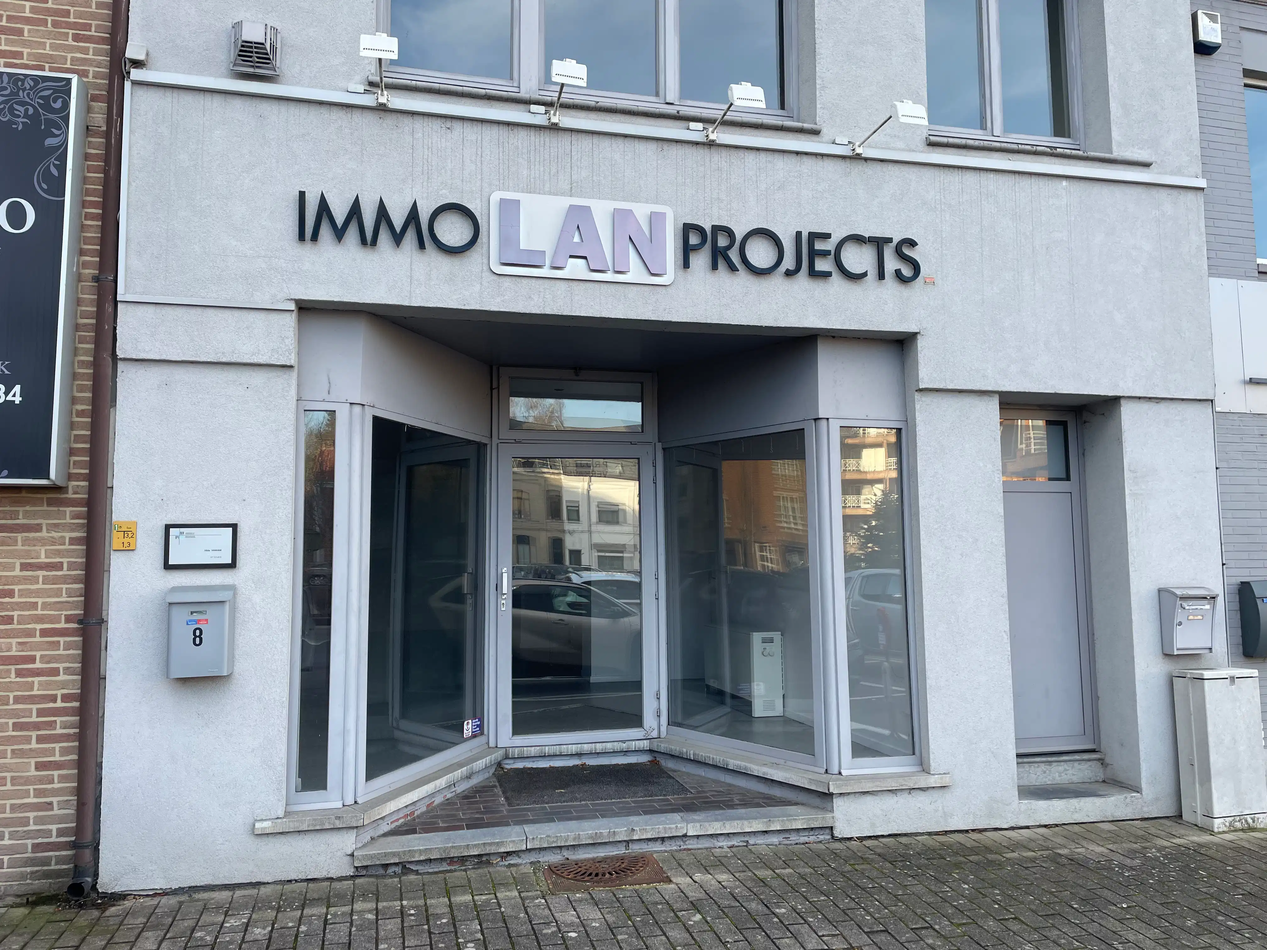 Handelruimte te midden van het commerciële stadscentrum. foto {{pictureIndex}}