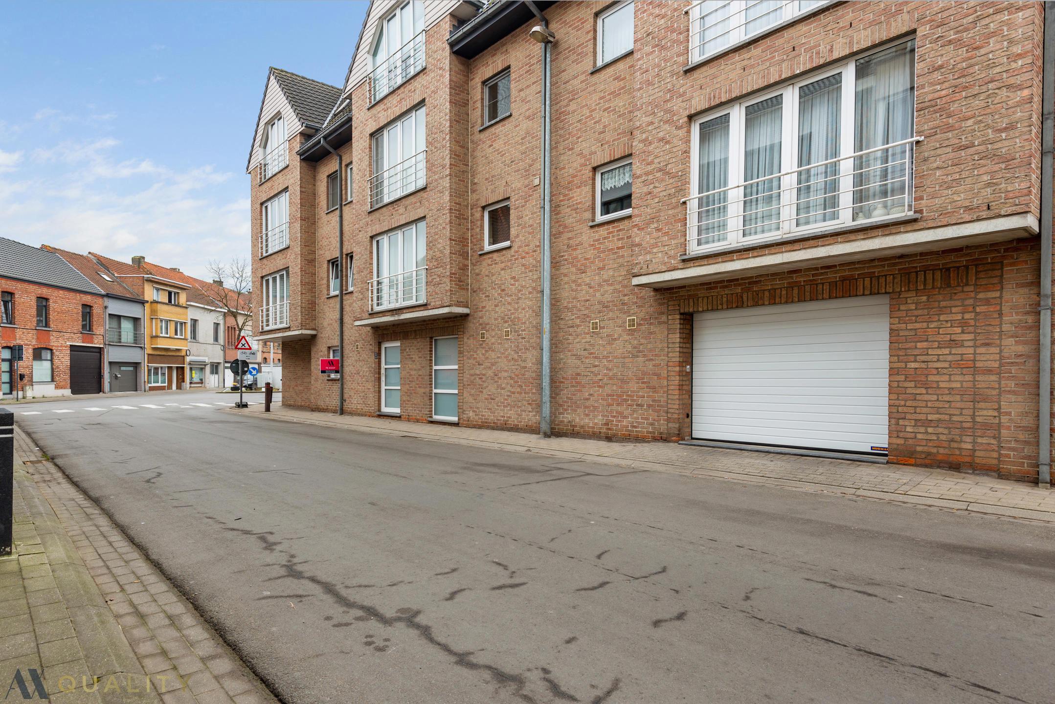 Nabij het station van D'monde gel., gelijkvl. 3 slpk-app. met 2 badk. en gar.  foto 14