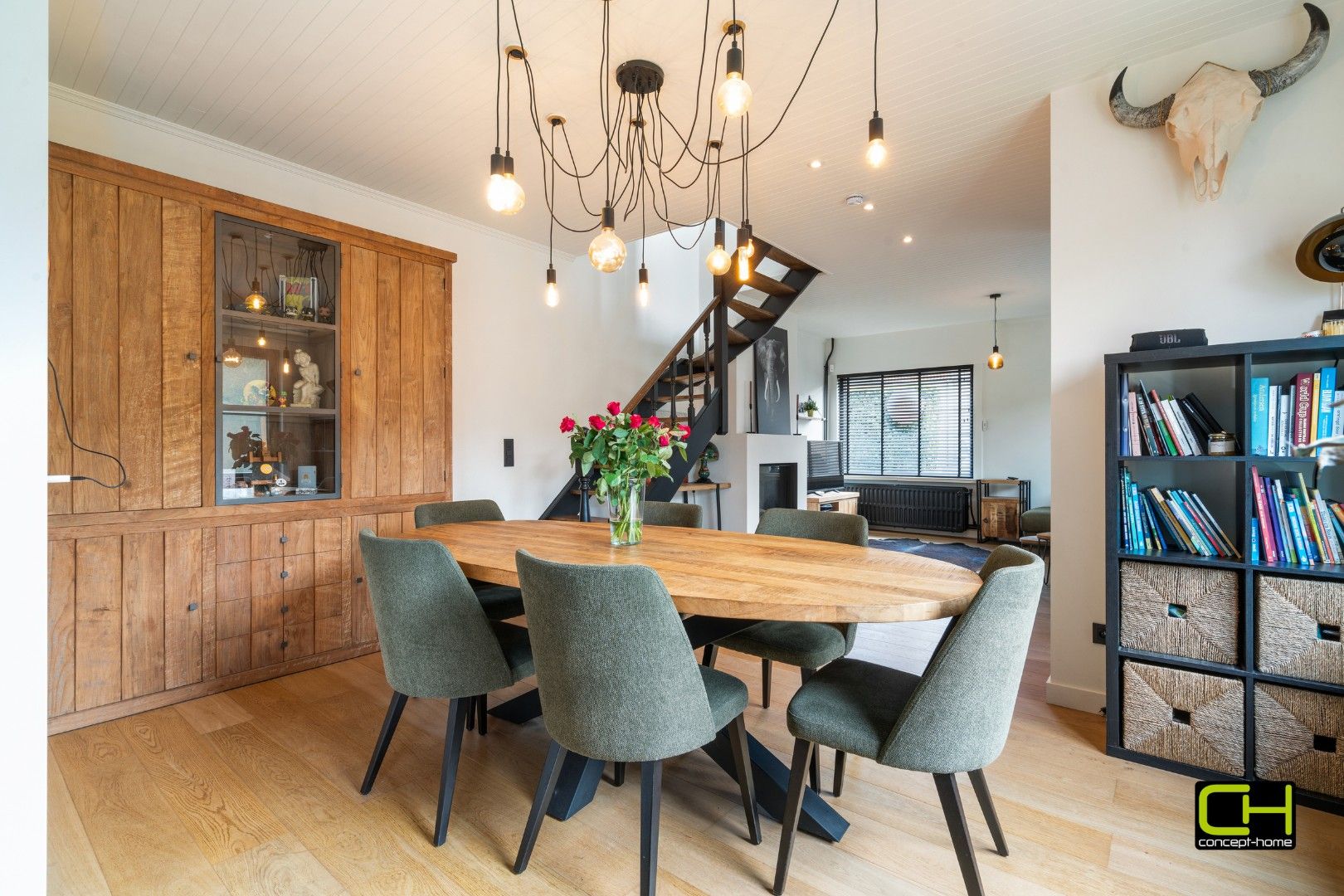 Moderne woning met drie slaapkamers en praktijkruimte te koop in Lievegem foto 4