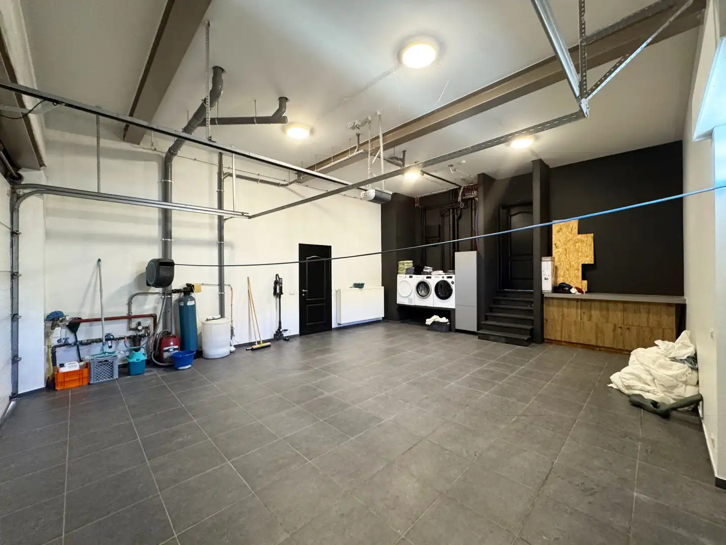 Unieke en ruime villa met 8 slaapkamers, lift, zonnepanelen en 10 parkeerplaatsen op riant perceel van 2.313 m² foto 44