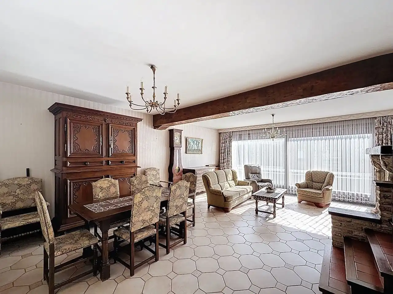 Bel-étage woning met drie slaapkamers en twee garages in het centrum van Heist-Aan-Zee foto 5