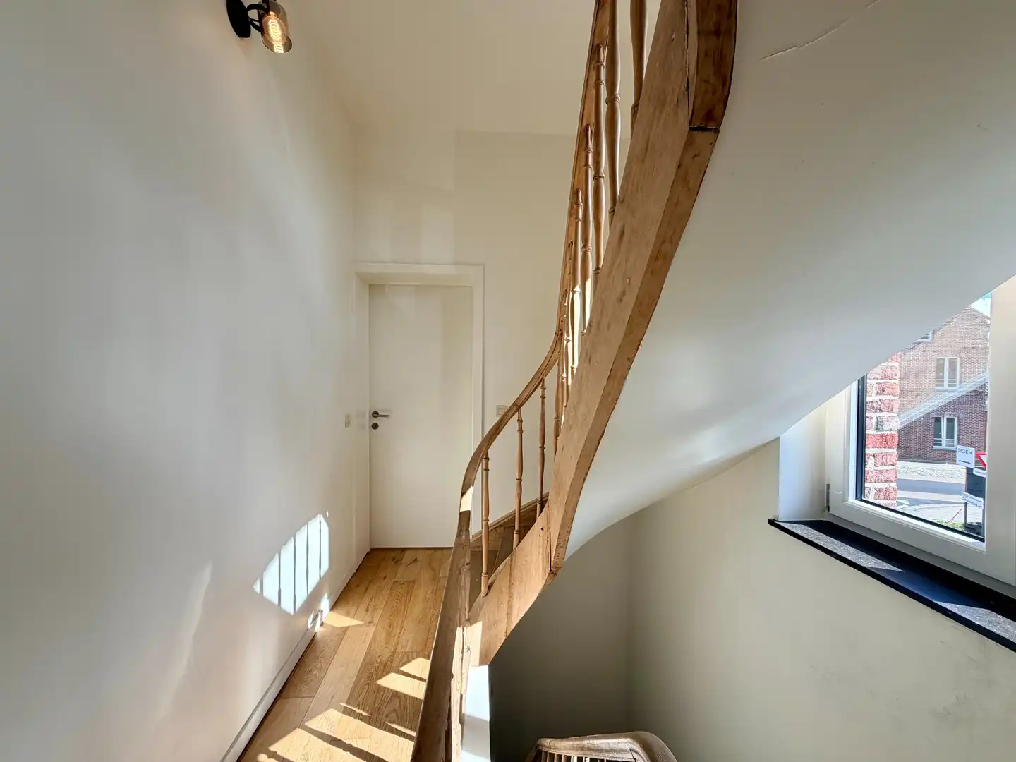 Gerenoveerd duplex-appartement met twee slaapkamers te Ardooie centrum! foto 4