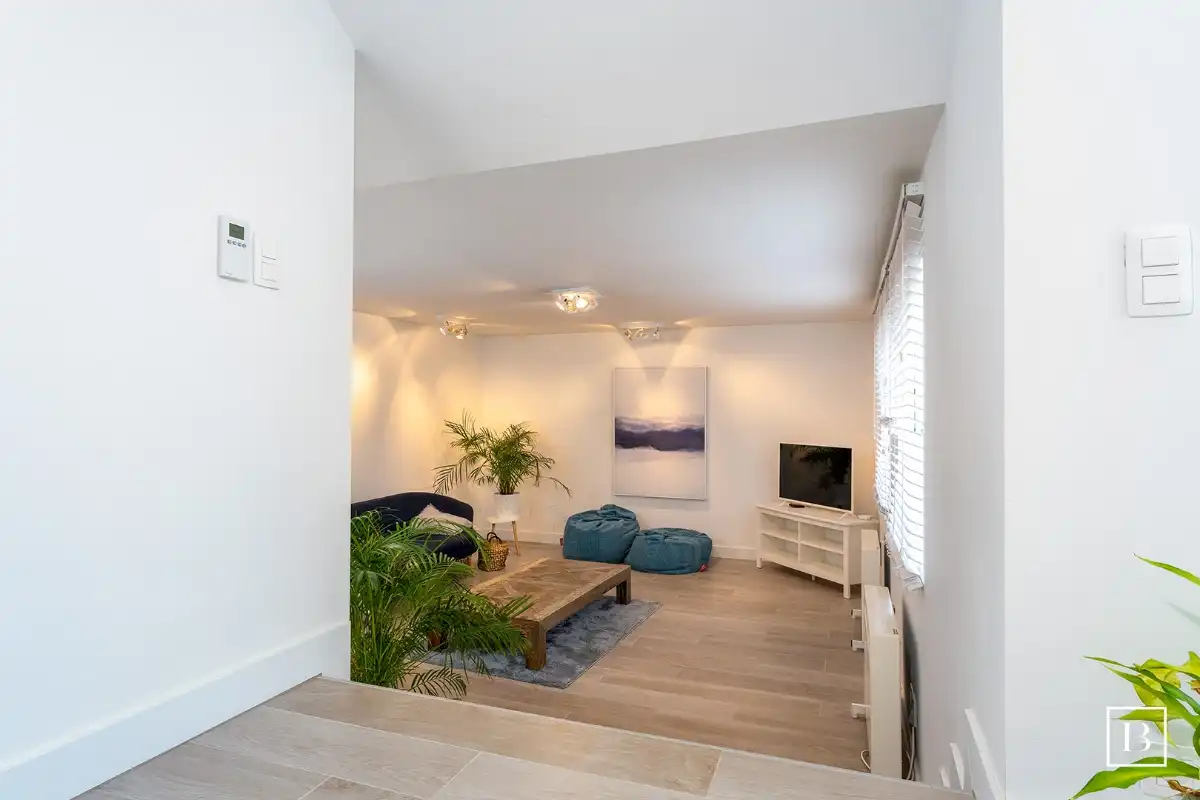 Gerenoveerd 2 slaapkamer appartement met parking te Wenduine foto 9