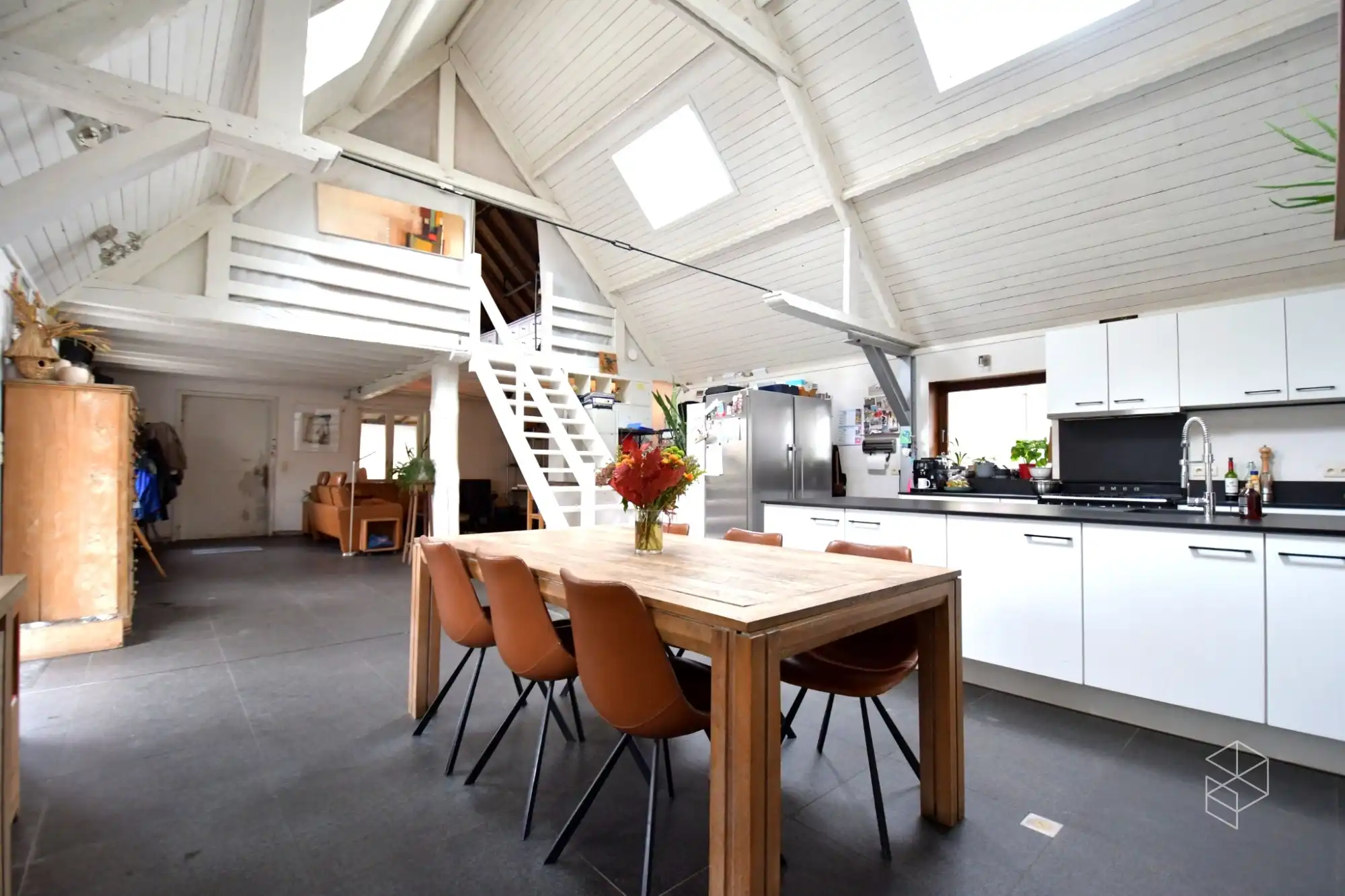 Karaktervolle woning in loftstijl met ruime loods op circa 1117 m² in Assebroek foto 17