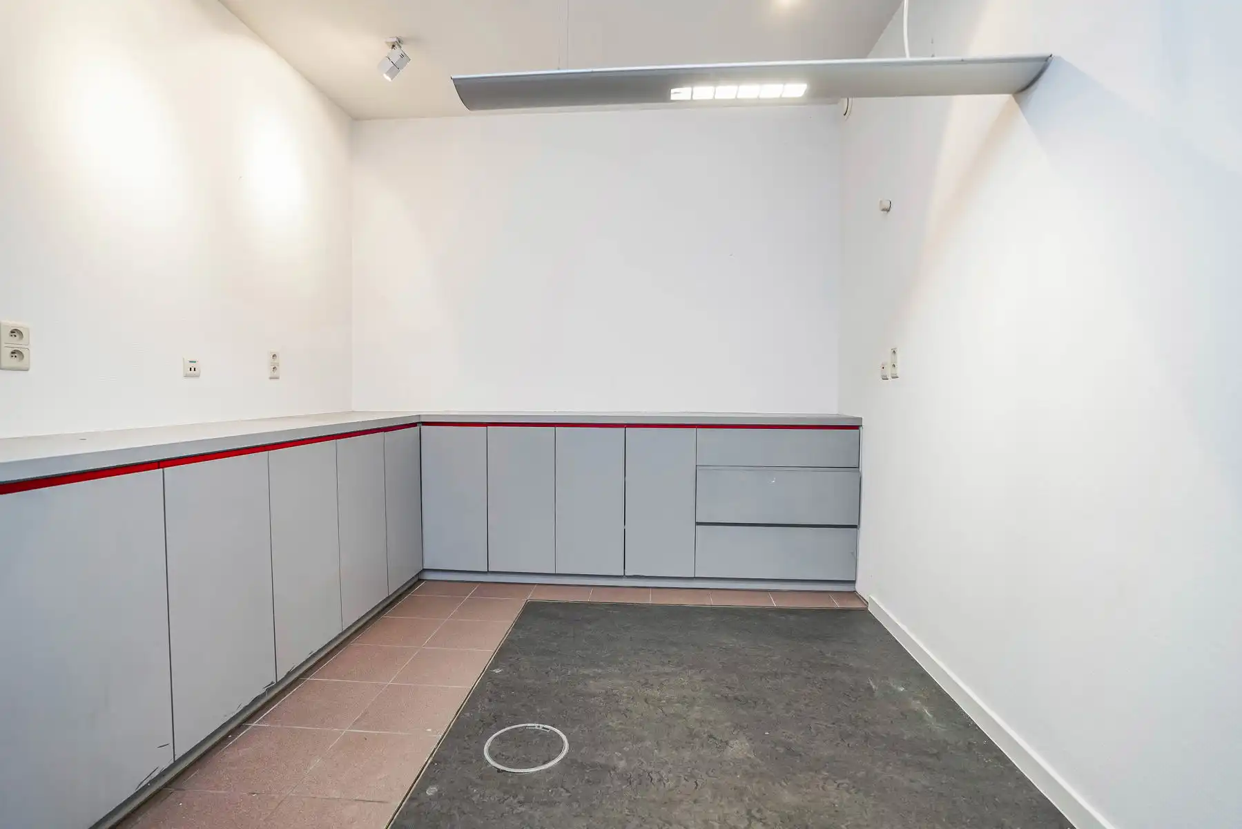 Commercieel gelijkvloers in het hart van Breendonk! foto 14