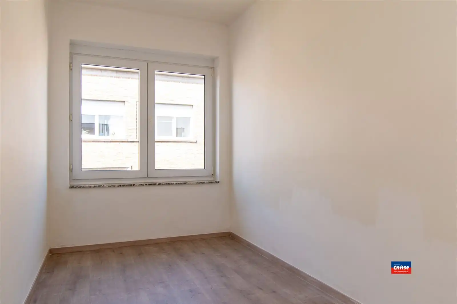 Gerenoveerd appartement met 2 slaapkamers foto 11