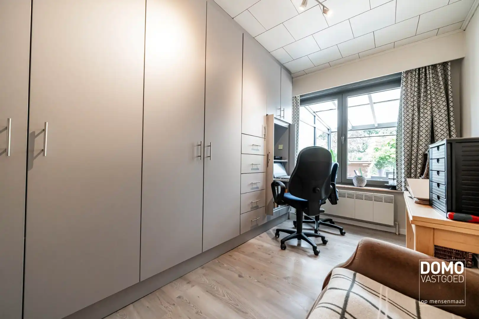 GERENOVEERDE, INSTAPKLARE GEZINSWONING MET 4 SLAAPKAMERS TE TUILT foto 17