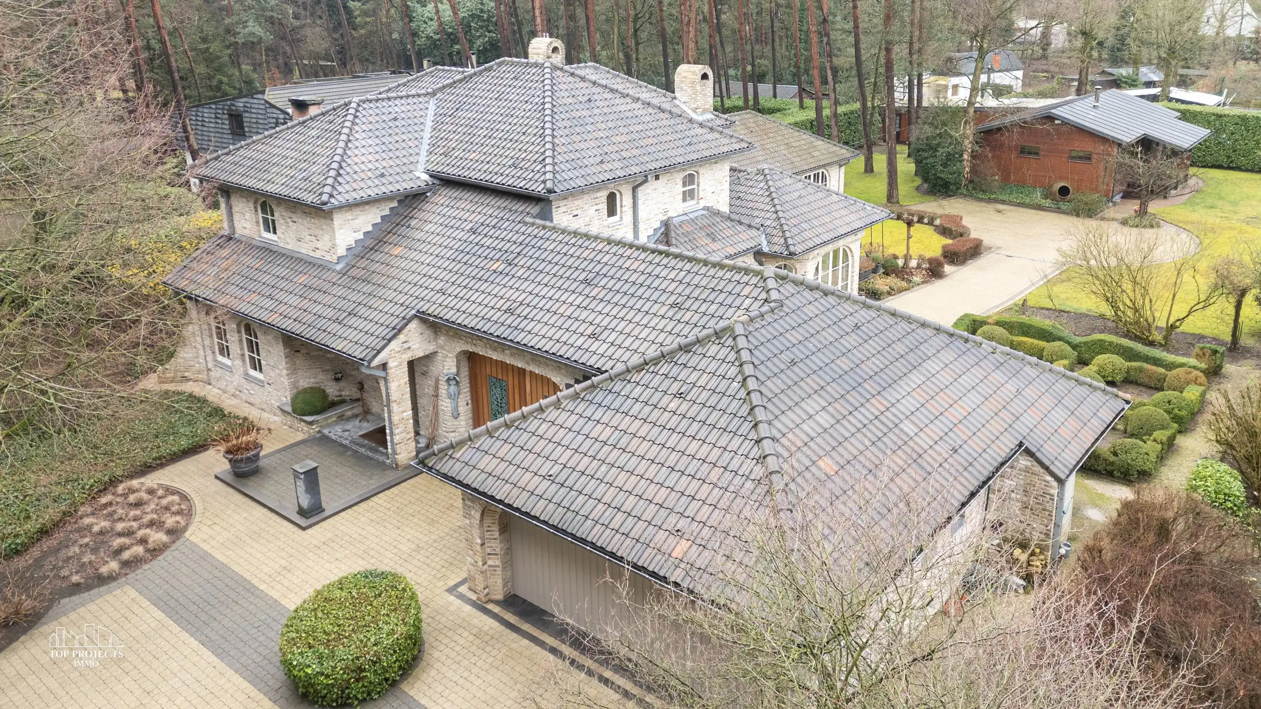 Statige villa met een tijdloos karakter en majestueuze uitstraling foto 24