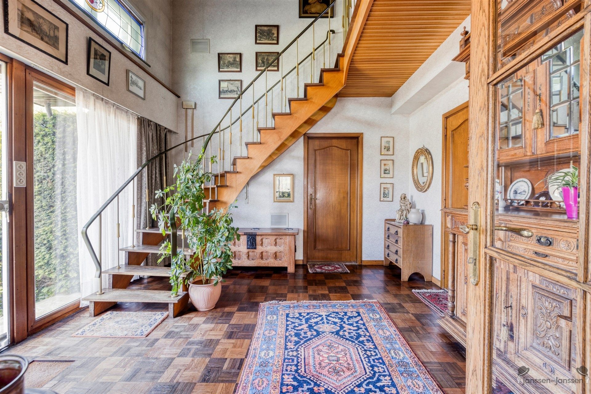 Karaktervolle gezinswoning met 5 slaapkamers en eindeloos potentieel te Leopoldsburg foto 4