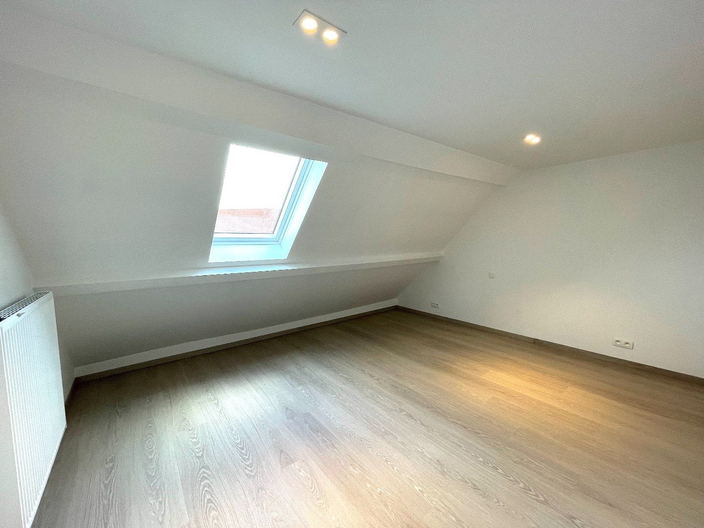 Prachtige, gerenoveerde woning met 3 slaapkamers en grote tuin! foto 14