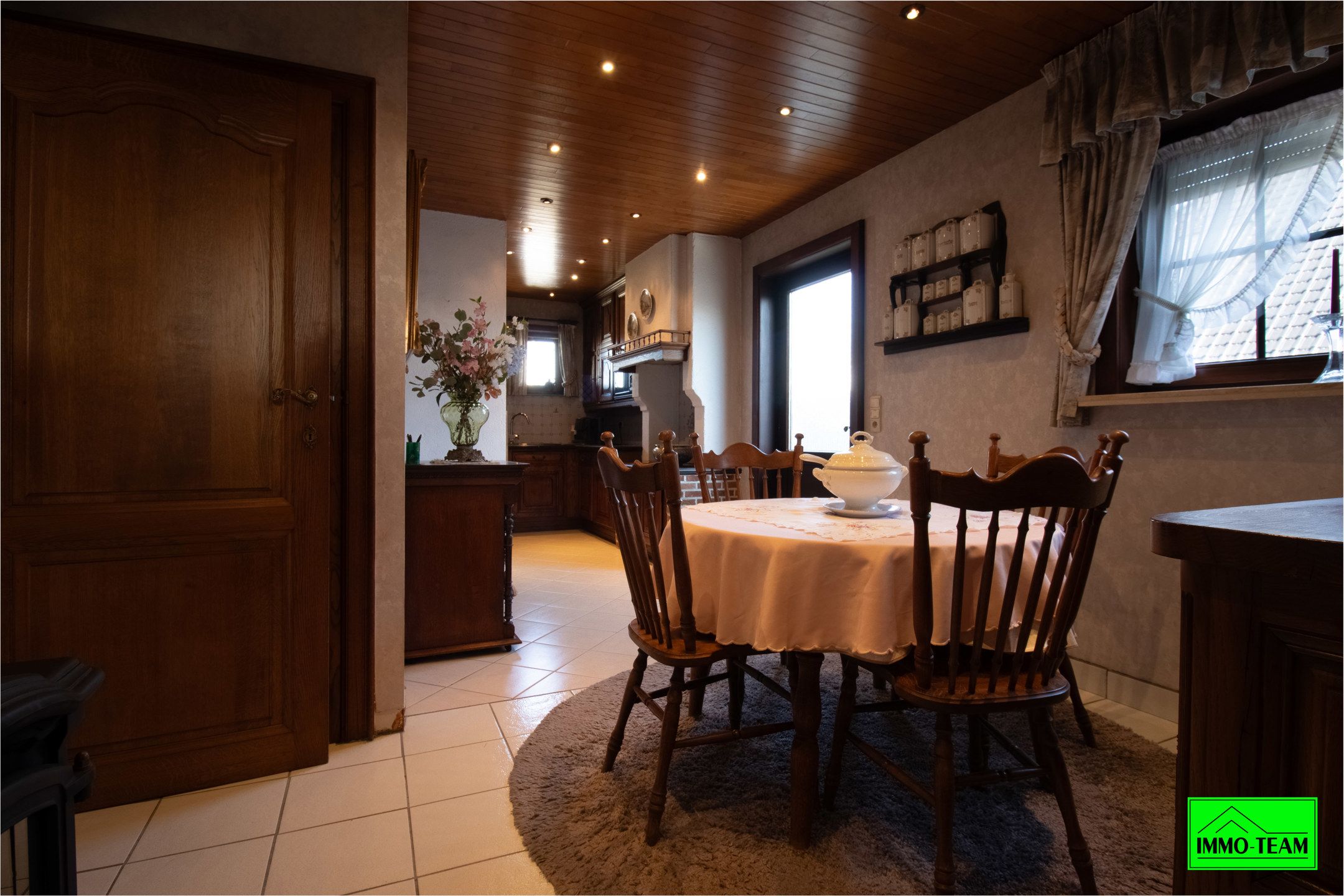 Charmante woning op een ruim hoekperceel in rustige omgeving foto 14