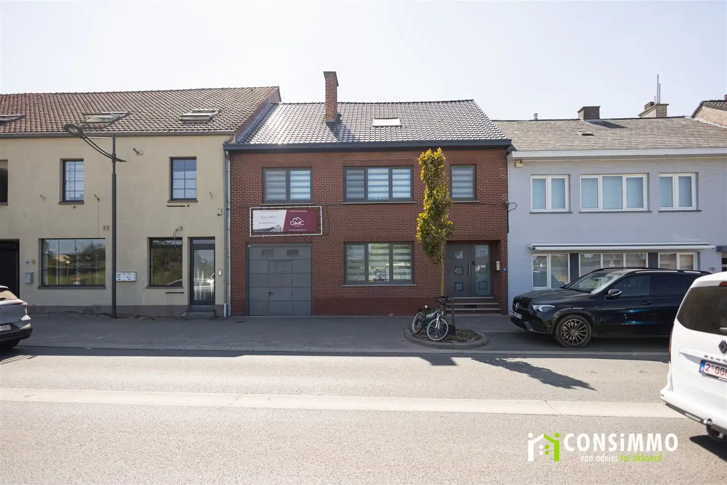 Instapklare en verrassend ruime gezinswoning met 6 slaapkamers in Munsterbilzen foto {{pictureIndex}}