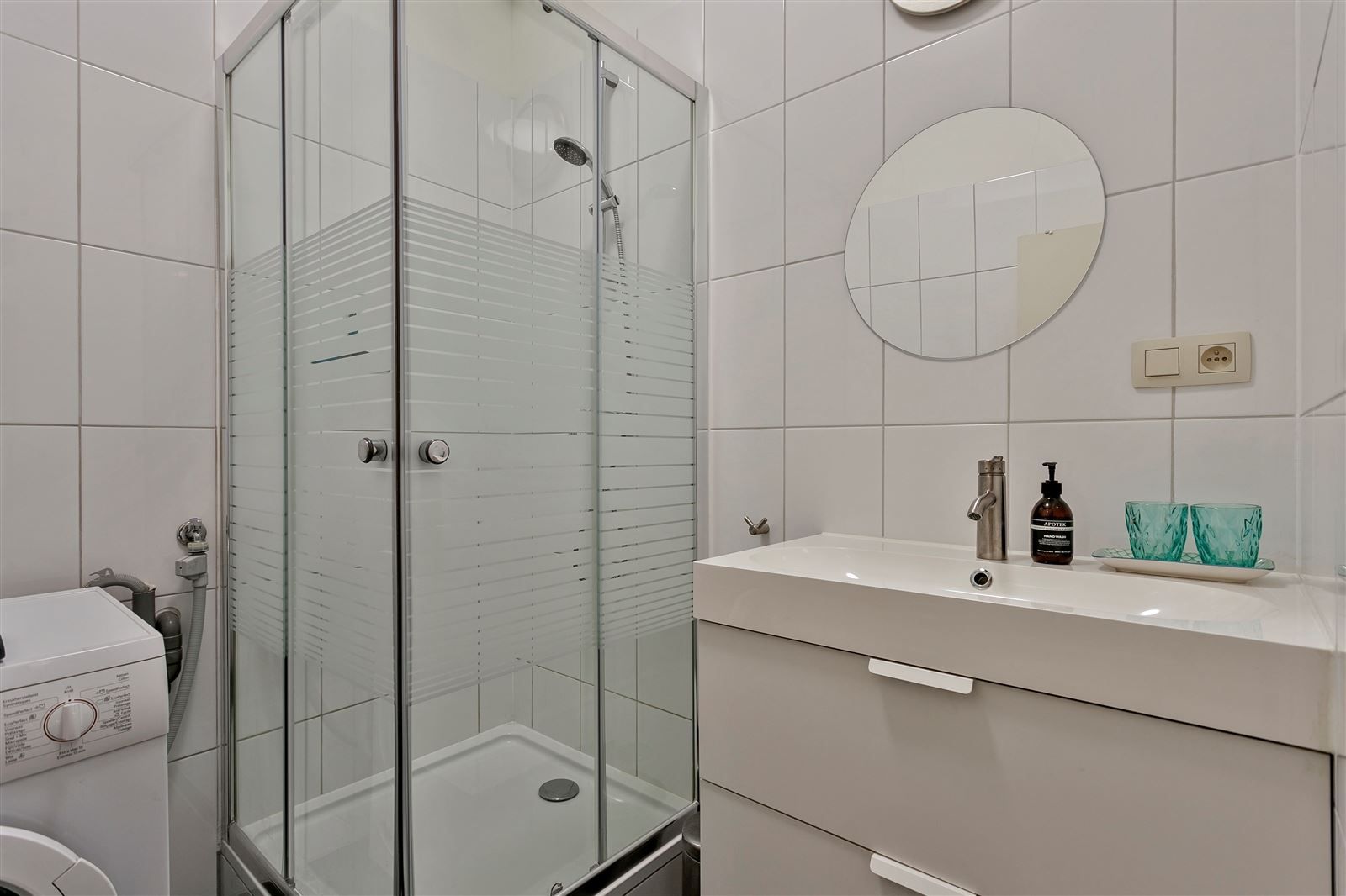 Prachtig gemeubeld 2 slaapkamer appartement foto 7