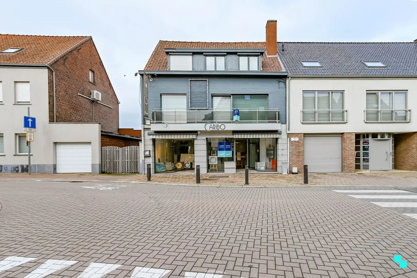 Hoofdfoto van de publicatie: Bijzonder ruime handelswoning in centrum Lendelede