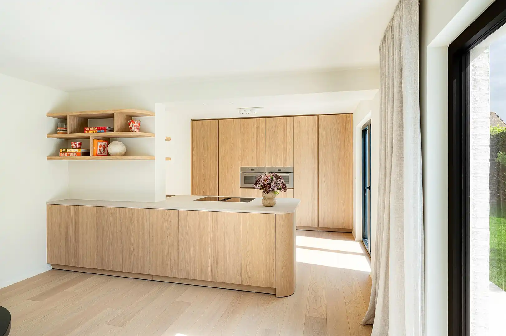 Prachtig gerenoveerde villa, rustig gelegen in een residentiële omgeving aan de rand van Knokke. foto 11