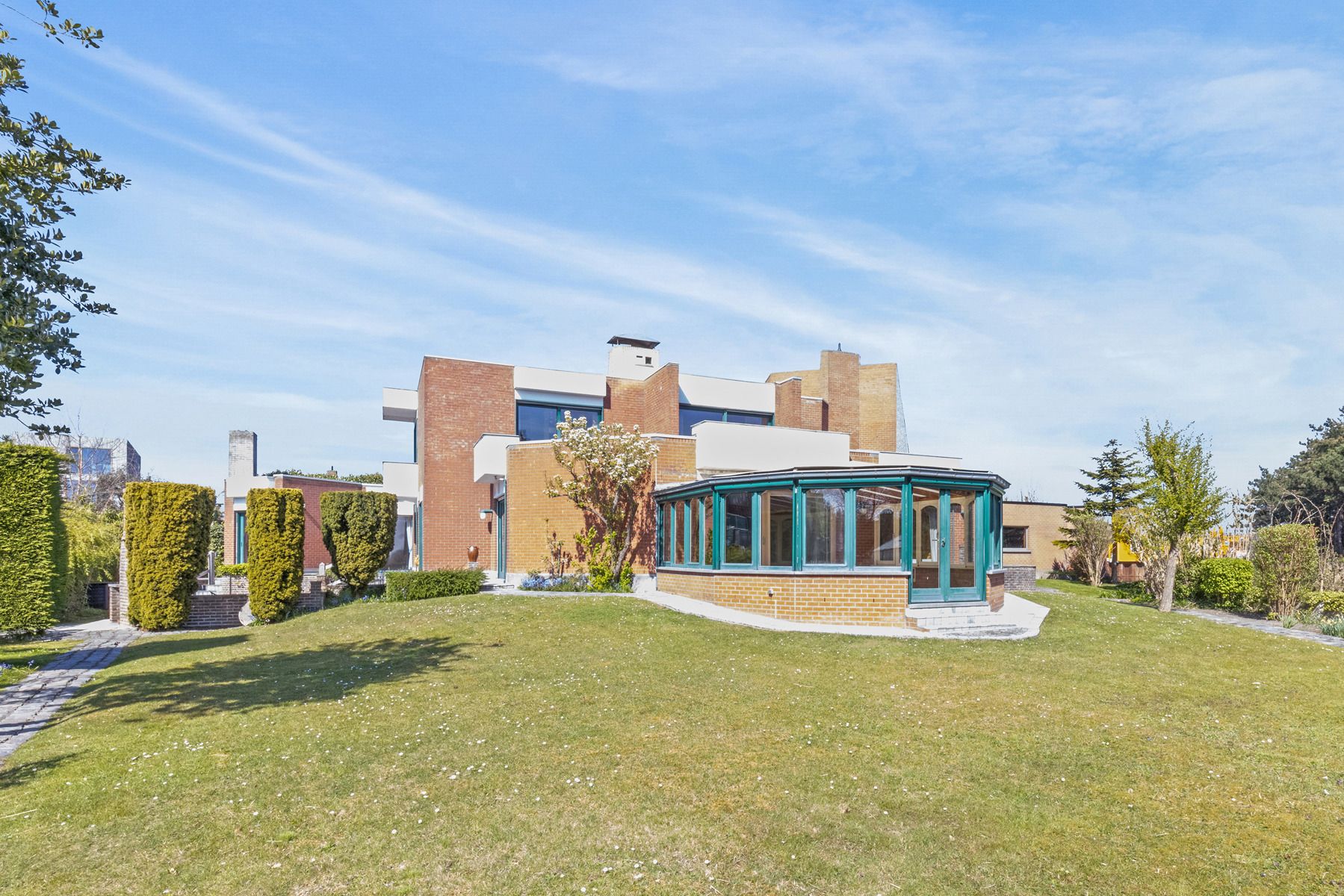 Unieke villa met aanlegsteiger en bijhorend appartement in Blankenberge foto {{pictureIndex}}