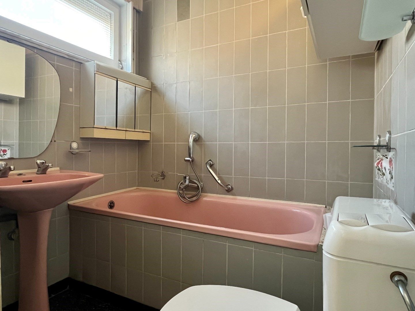 Te renoveren woning te koop in centrum Izegem! foto 9