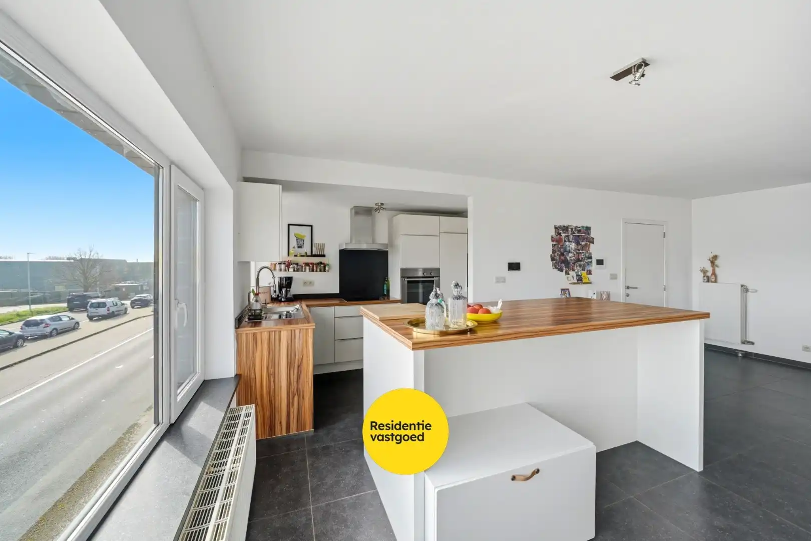 Instapklare woning met zicht op de vaart in Oudenburg foto 2