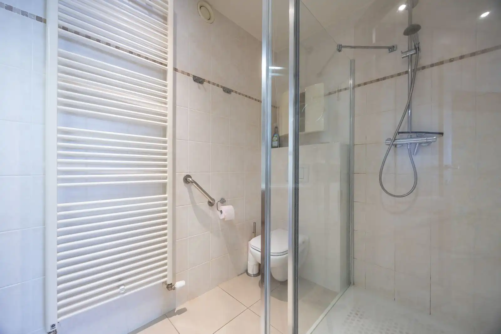 Subliem 2 slpk appartement met terras pal aan de jachthaven. foto 9