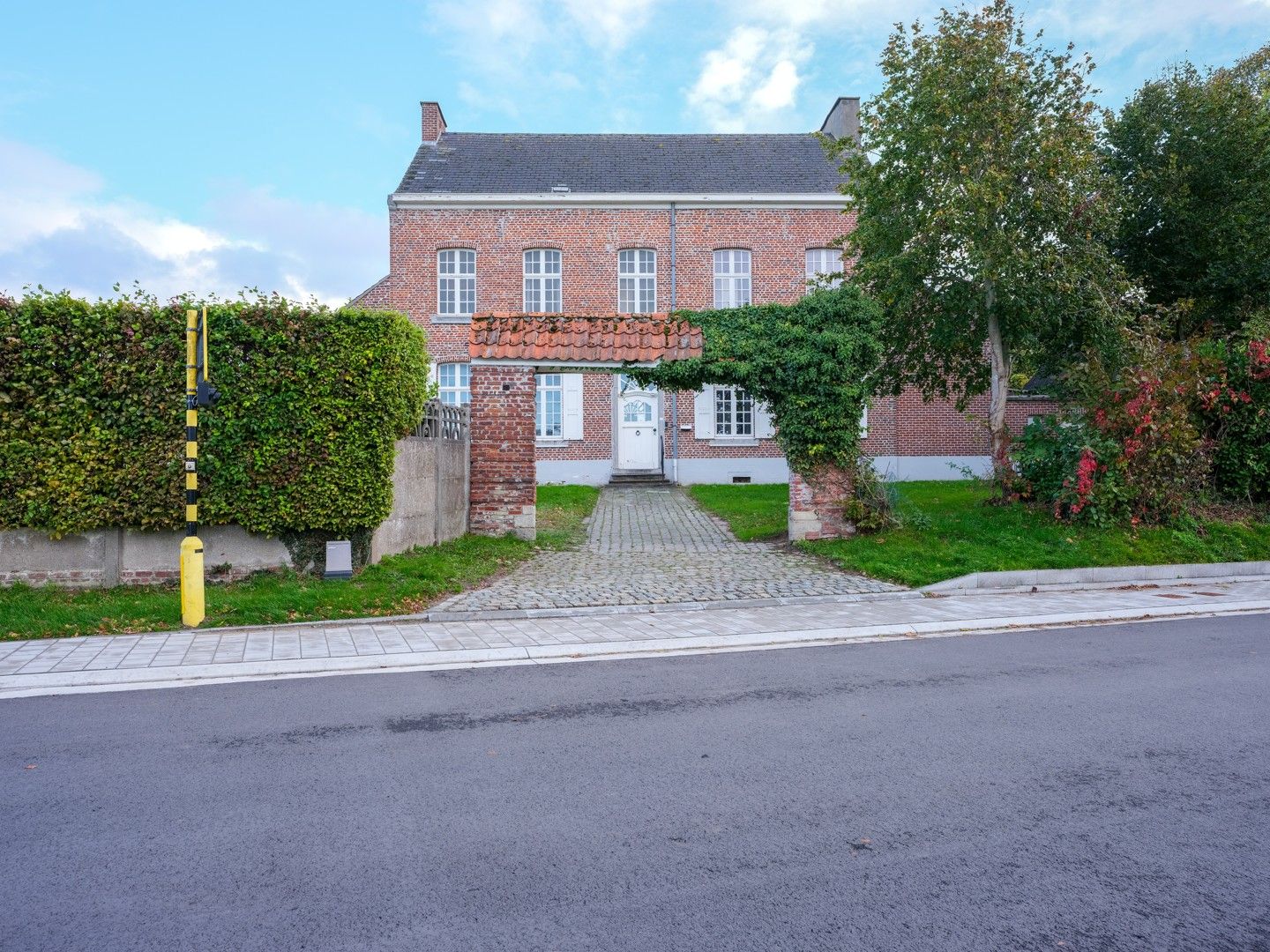 Karaktervolle voormalige pastorie met tuin in het hart van Erondegem foto 31