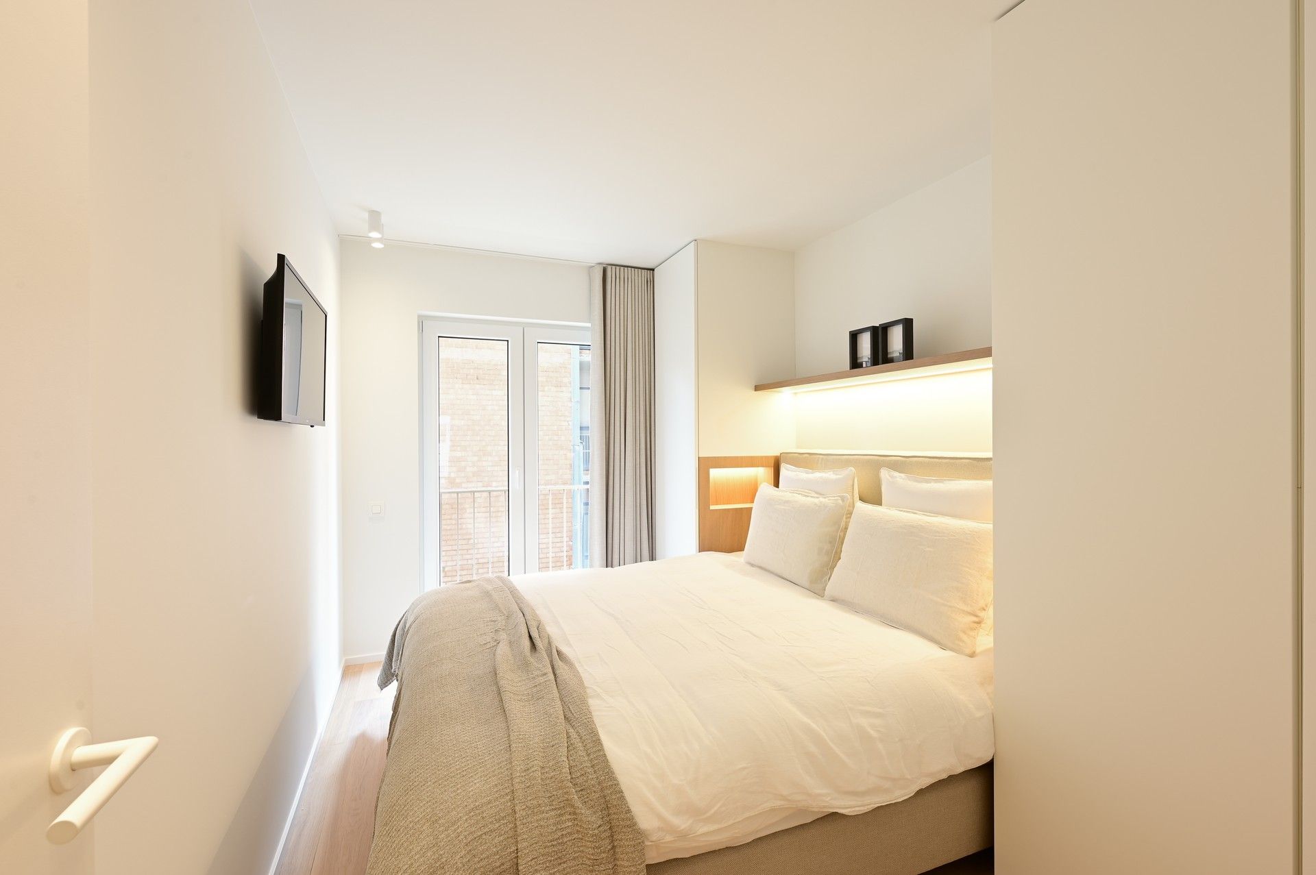 Toprenovatie met 3 slaapkamers en zijdelings zeezicht foto 17