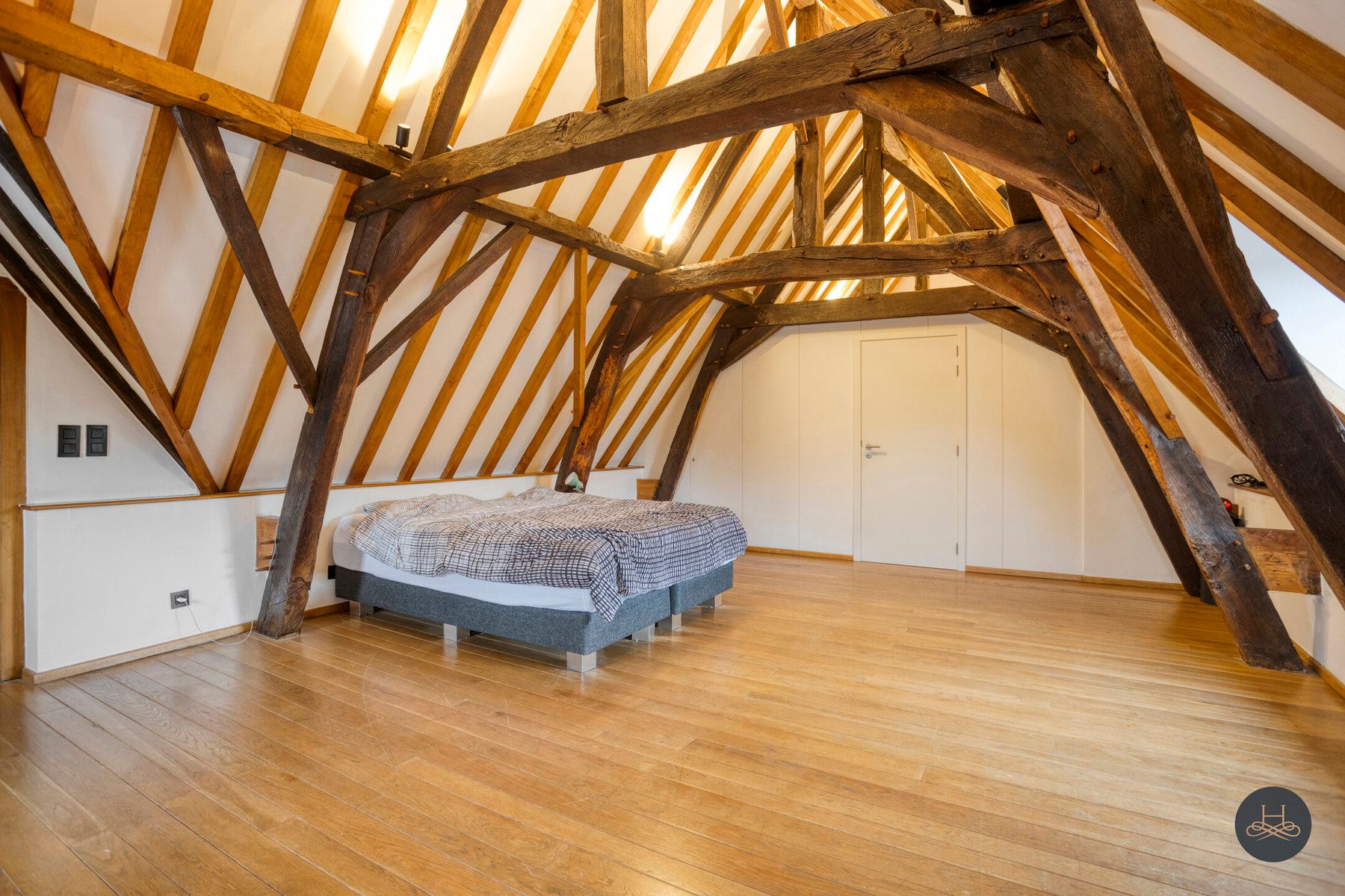 Historisch Begijnhofse torenhuis met tuin in Sint-Truiden foto 20