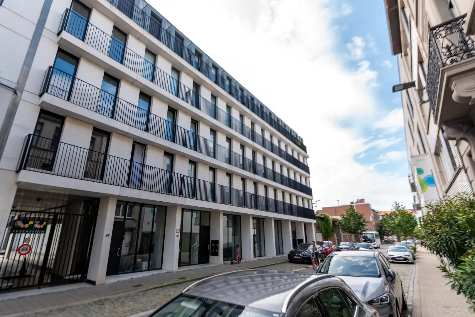 Luxueus appartement met 2 slk, terras en parking foto 15
