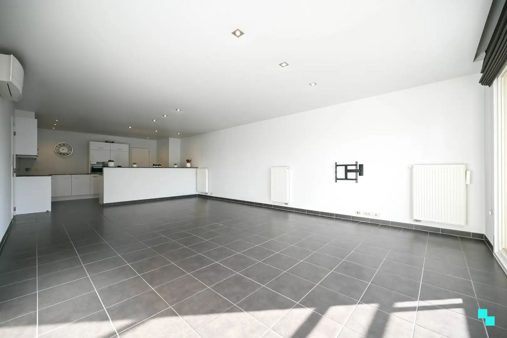 Riant, instapklaar appartement te Kortrijk foto 4