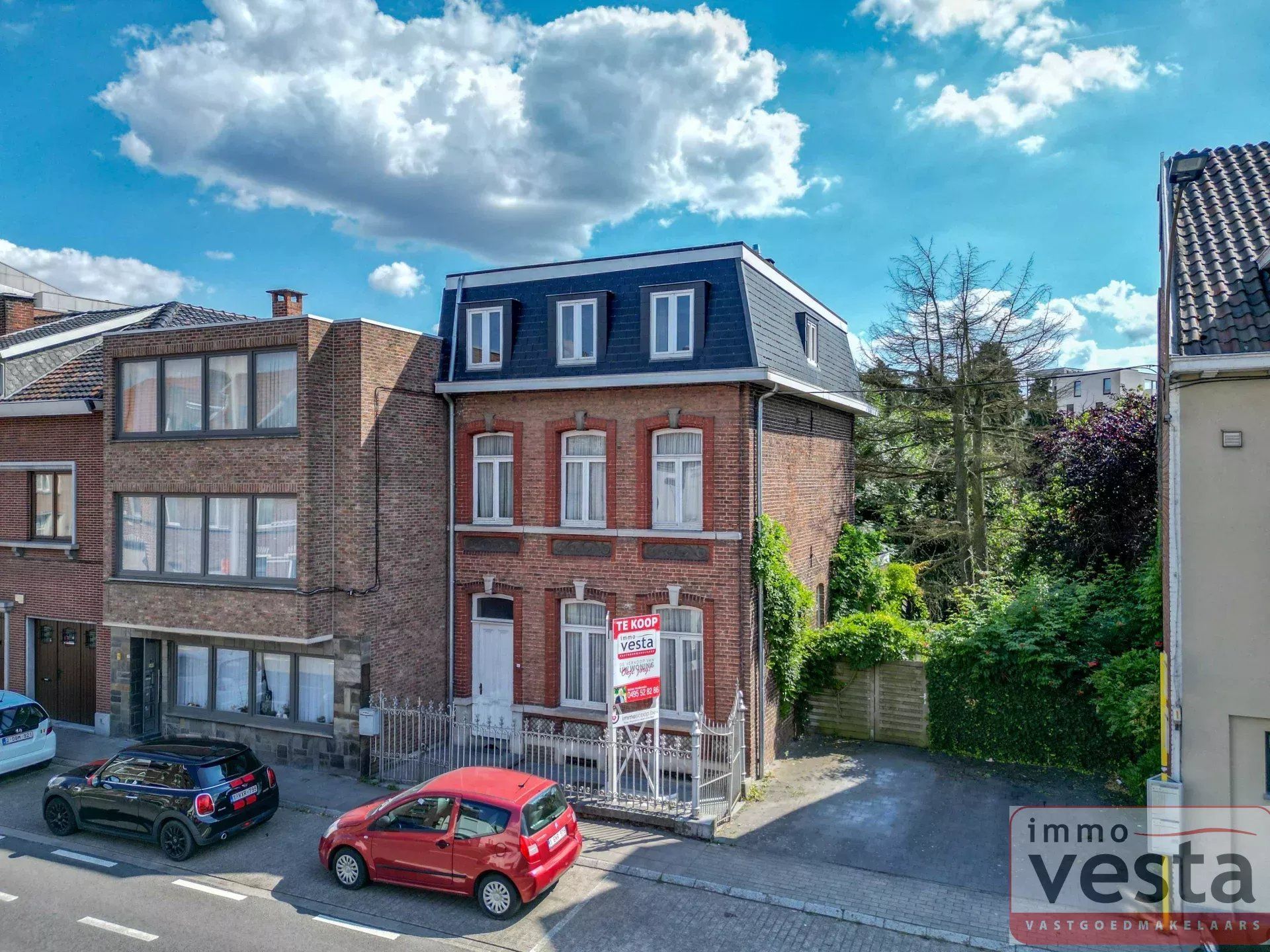 Hoofdfoto van de publicatie: Statige herenwoning aan de stadsrand