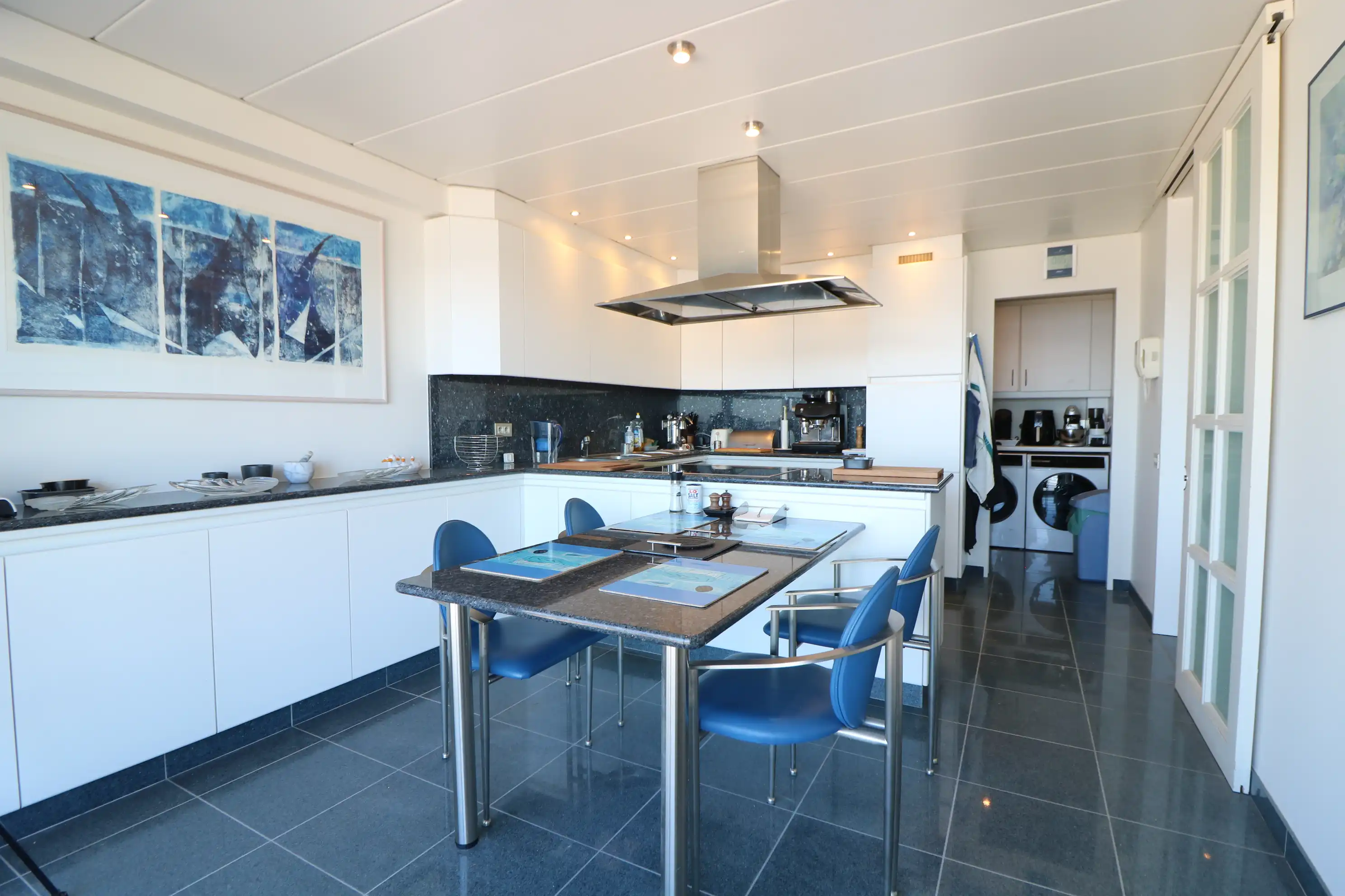 Uniek 4-slaapkamerappartement met fantastisch zicht op zee. foto 20