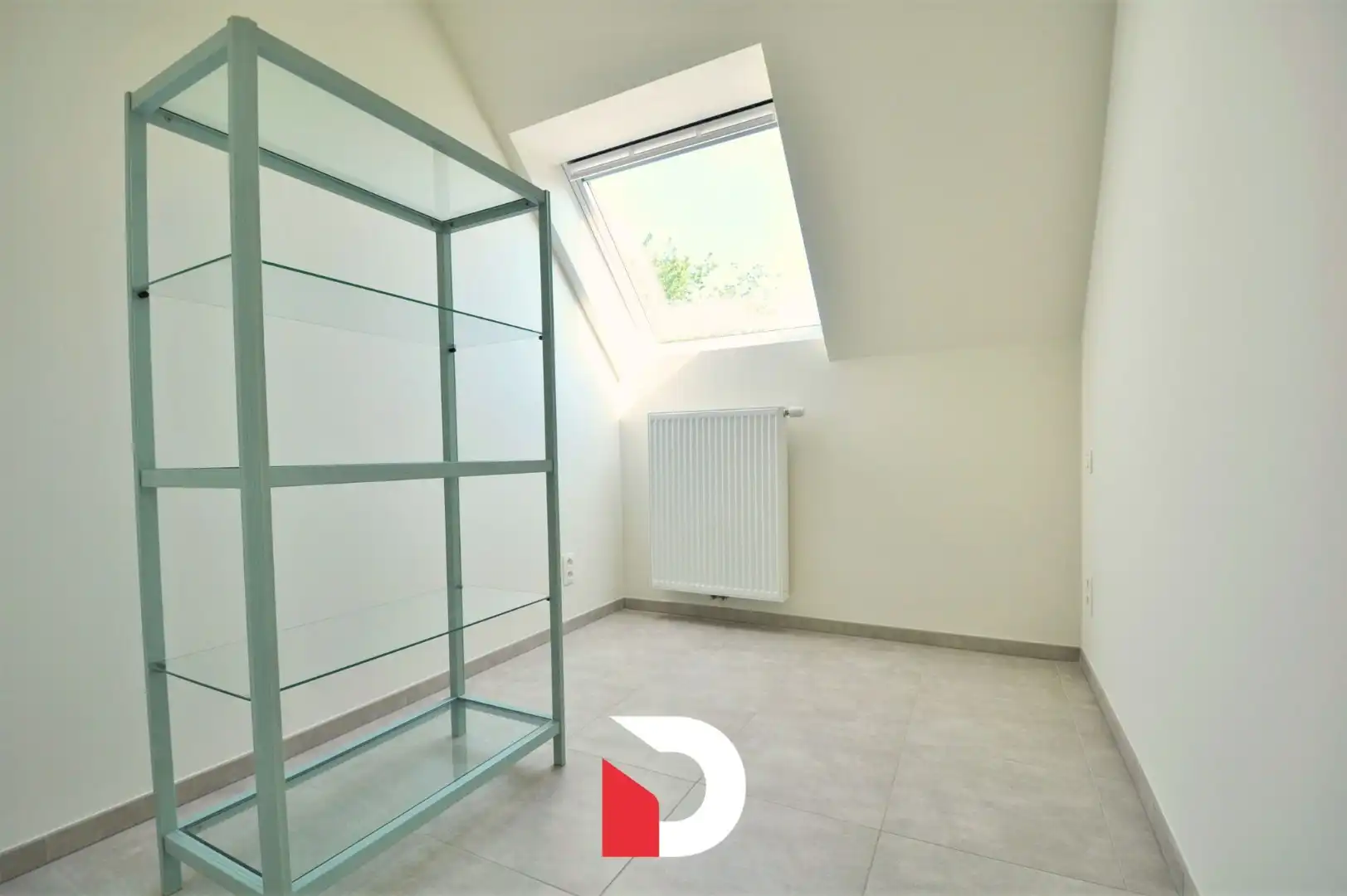 Ruime recente woning met 4 slaapkamers, garage en autostaanplaats foto 9