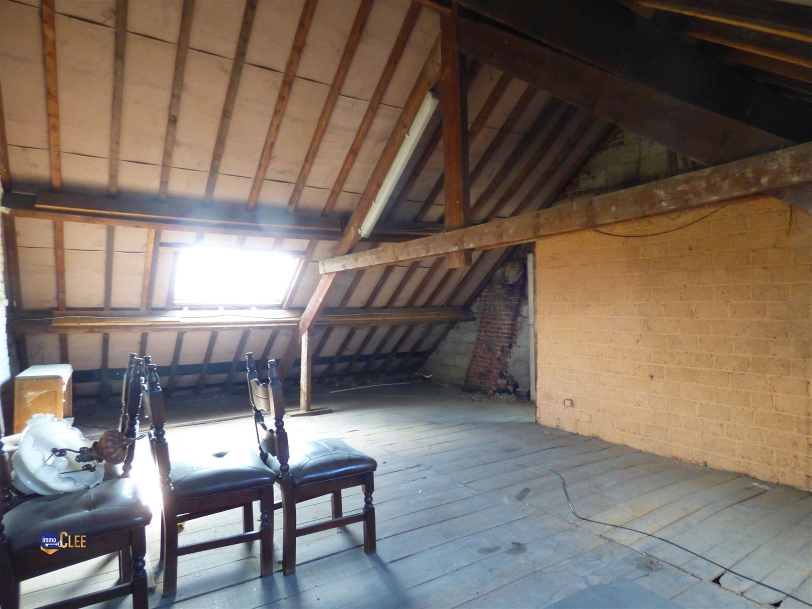 Te renoveren woning met 3 slaapkamers en garage foto 14