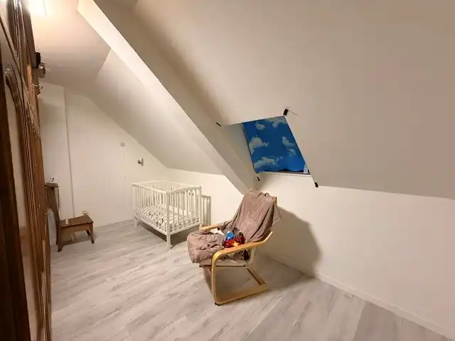 Ruime halfopen gezinswoning met 3 slaapkamers en inpandige garage.  foto 12