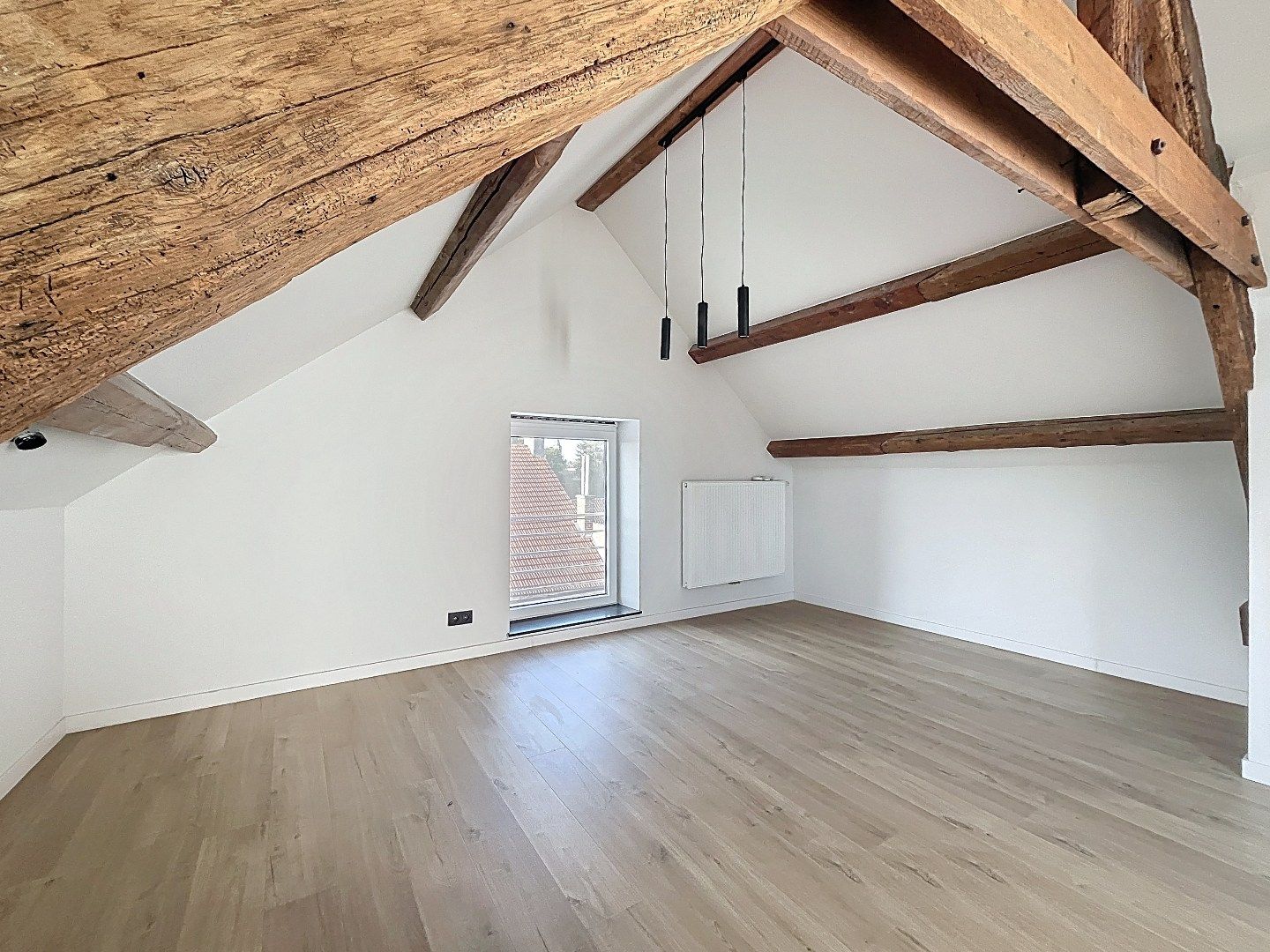 Ruim gerenoveerd appartement in hartje Hoegaarden foto 4