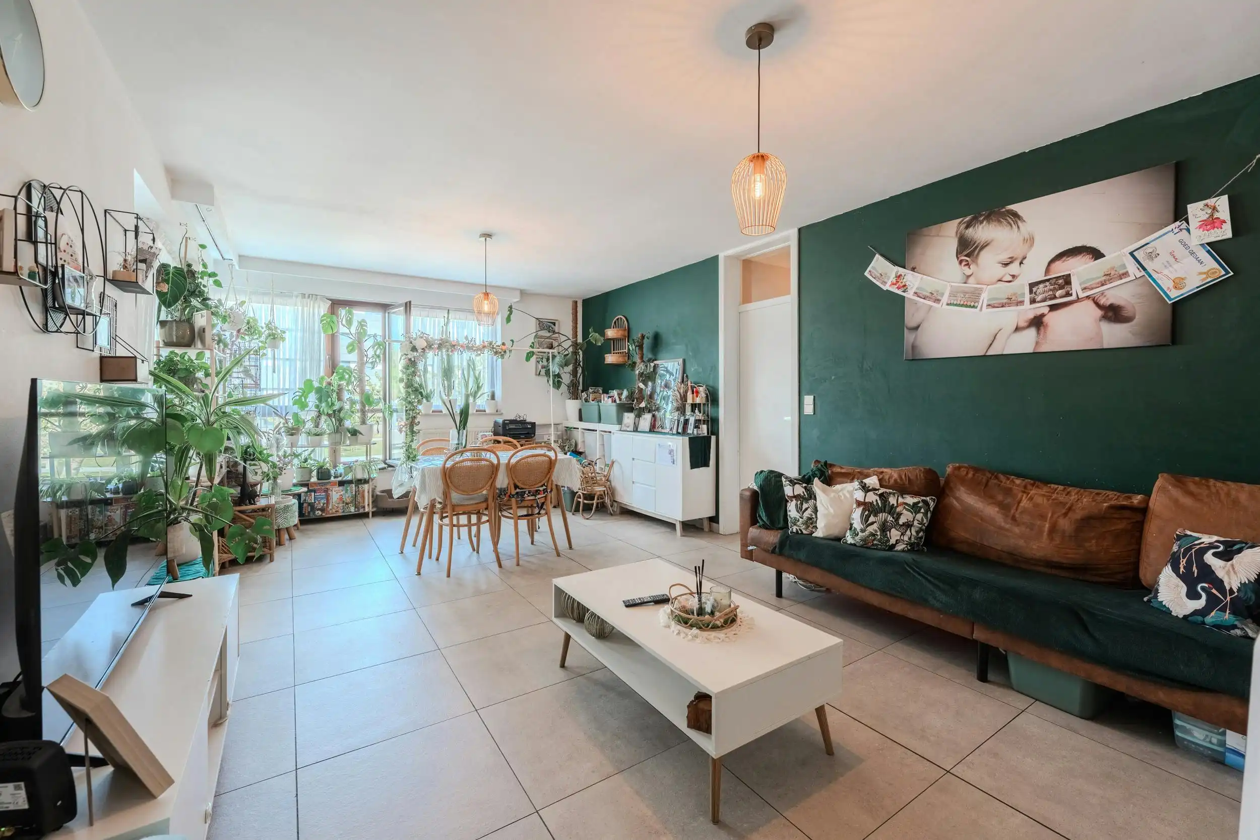 Lichtrijk twee-slaapkamerappartement met terras te Oostende foto 3