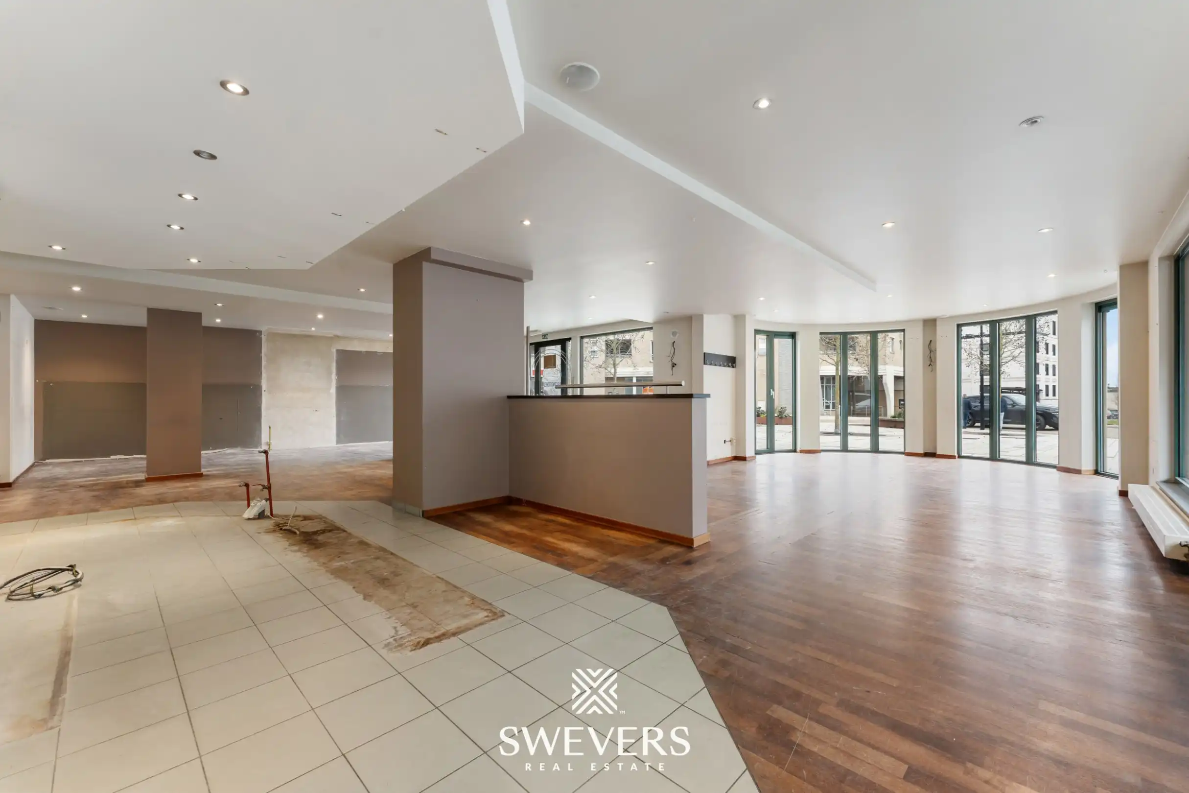 Commerciële opportuniteit met veel visibiliteit en ruimte in het centrum van Beringen foto 7