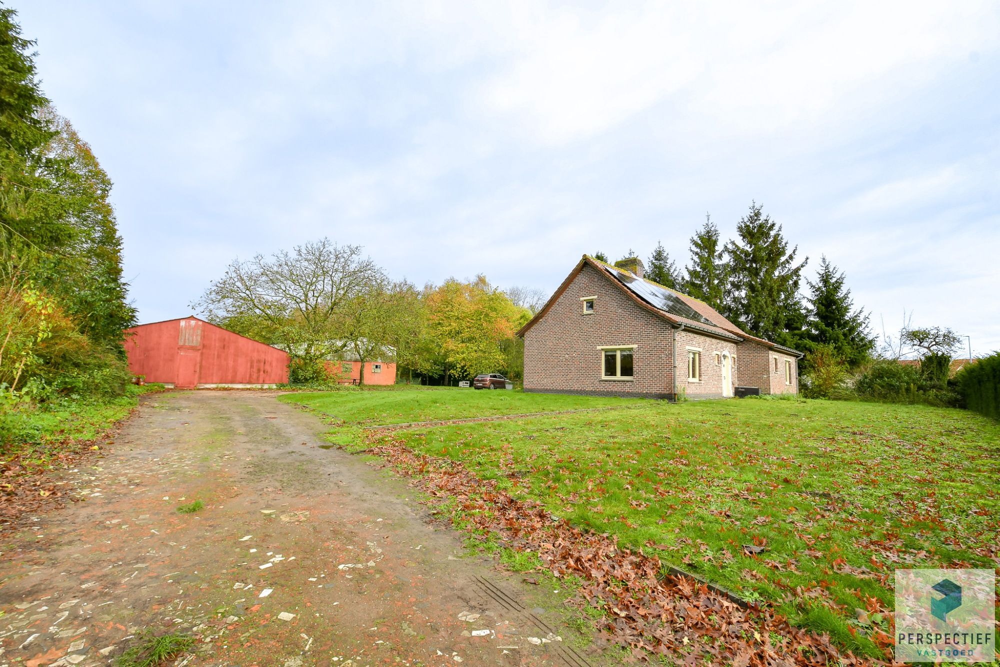 BEZOEKMOMENT WOENSDAG 3/12 VAN 15U30 TOT 17U | Landelijke woning met een magazijn, schuur en weide op 10 224m² foto 2